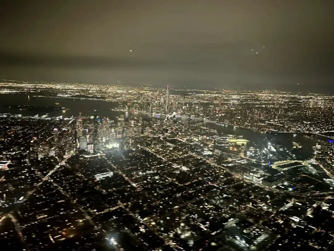 最奇葩的正反倒骑驴反鱼骨商务舱座位，哪家航司居然推出这种鬼才设计？