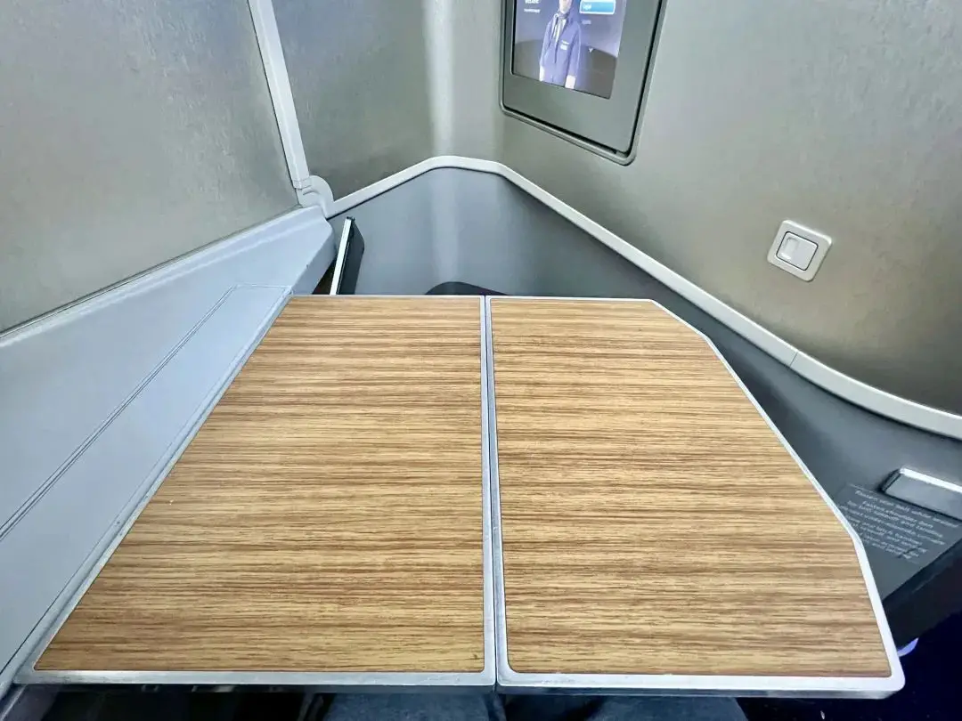 最奇葩的正反倒骑驴反鱼骨商务舱座位，哪家航司居然推出这种鬼才设计？