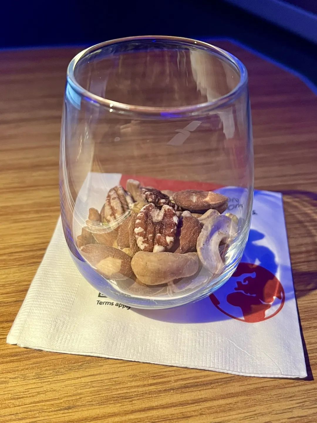 最奇葩的正反倒骑驴反鱼骨商务舱座位，哪家航司居然推出这种鬼才设计？