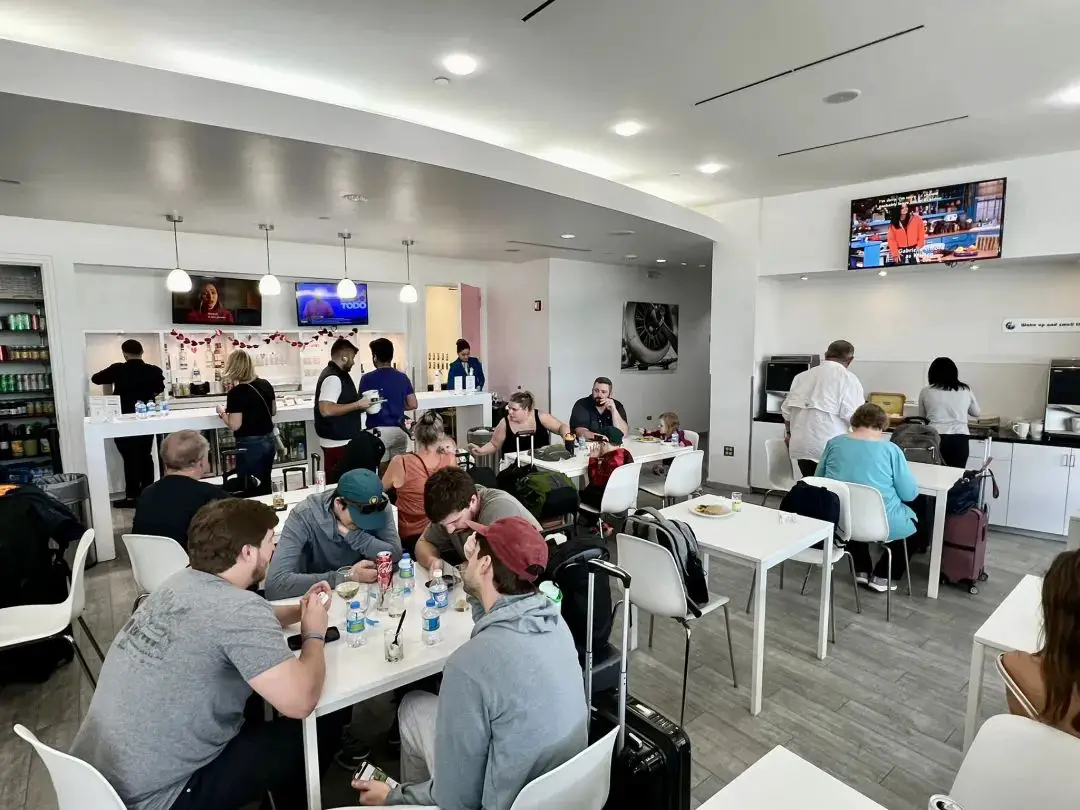 最奇葩的正反倒骑驴反鱼骨商务舱座位，哪家航司居然推出这种鬼才设计？