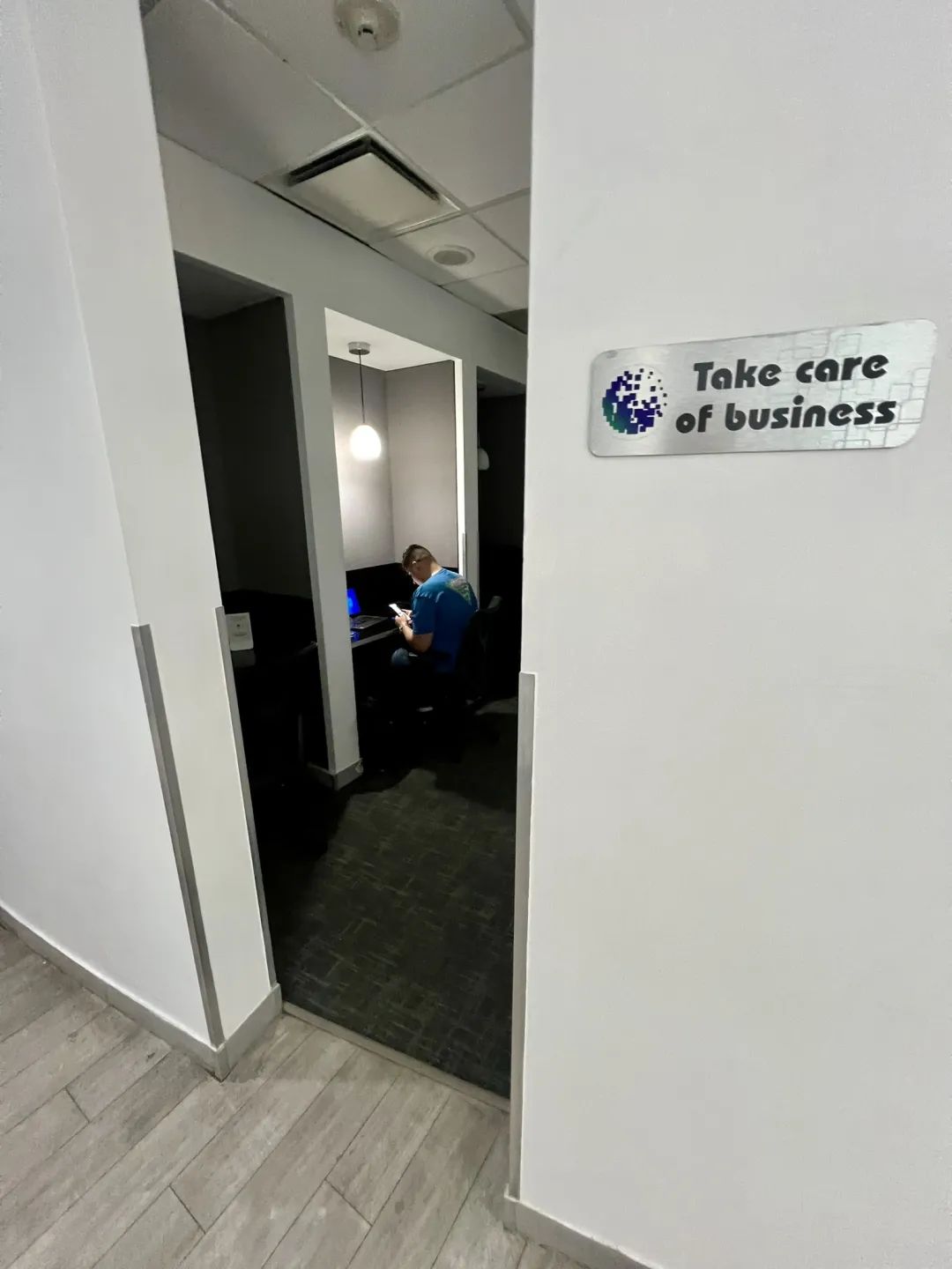 最奇葩的正反倒骑驴反鱼骨商务舱座位，哪家航司居然推出这种鬼才设计？