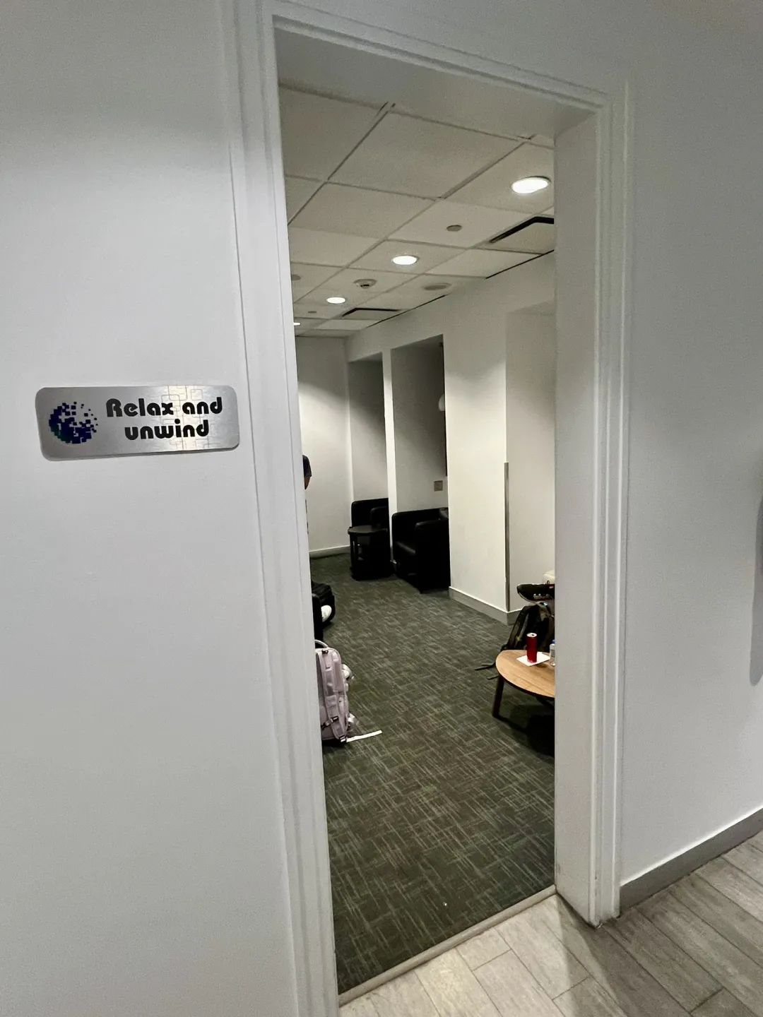 最奇葩的正反倒骑驴反鱼骨商务舱座位，哪家航司居然推出这种鬼才设计？