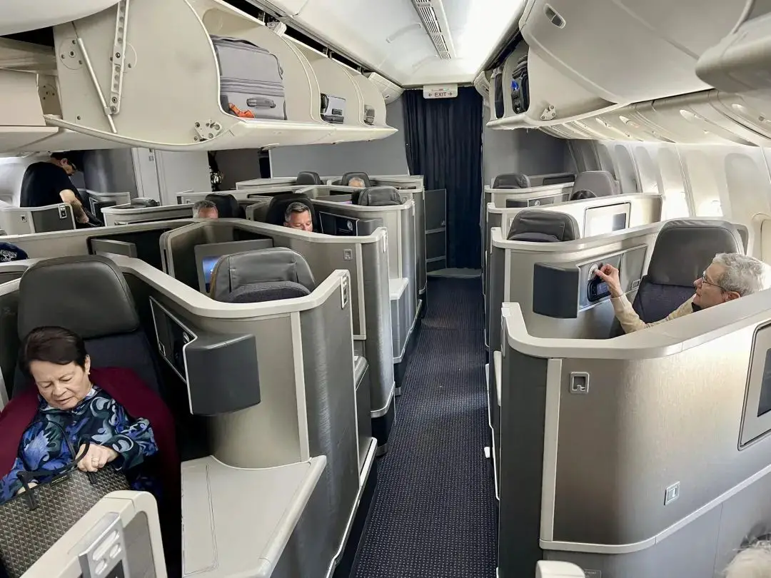 最奇葩的正反倒骑驴反鱼骨商务舱座位，哪家航司居然推出这种鬼才设计？