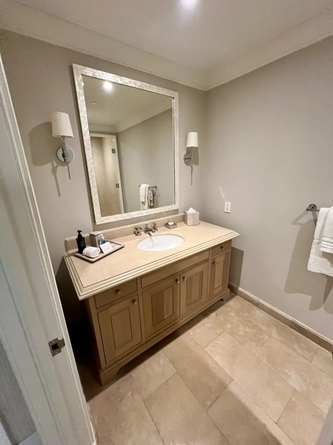 北美最佳瑞吉之一?硬件顶级&环境无敌,但每晚108美元的度假村费堪比抢劫 - 波多黎各巴伊亚海滩瑞吉度假酒店(The St. Regis Bahia Beach Resort, Puerto Rico)入住体验 12 北美最佳瑞吉之一?硬件顶级&环境无敌,但每晚108美元的度假村费堪比抢劫……