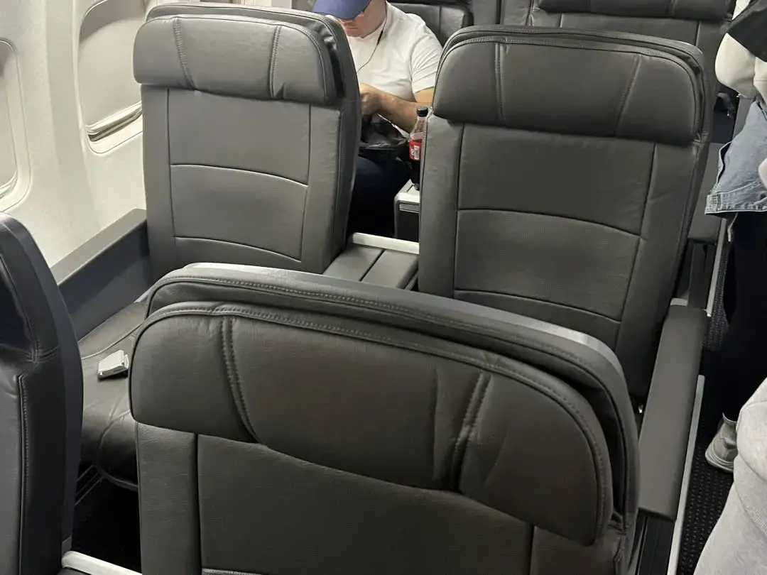 最奇葩的正反倒骑驴反鱼骨商务舱座位，哪家航司居然推出这种鬼才设计？