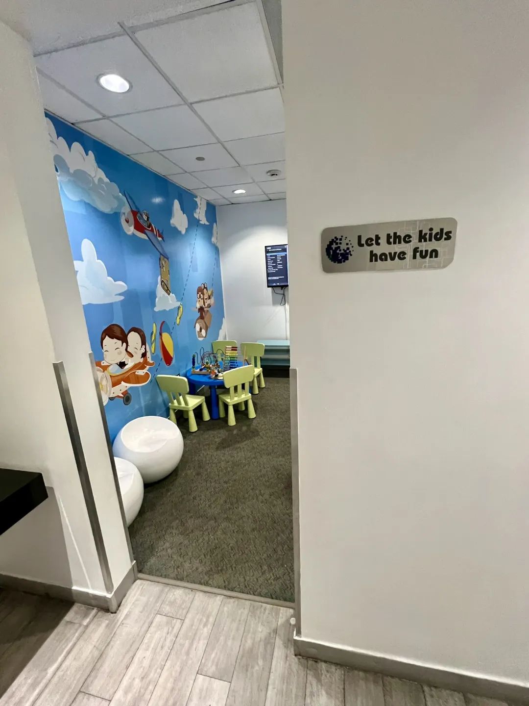 最奇葩的正反倒骑驴反鱼骨商务舱座位，哪家航司居然推出这种鬼才设计？