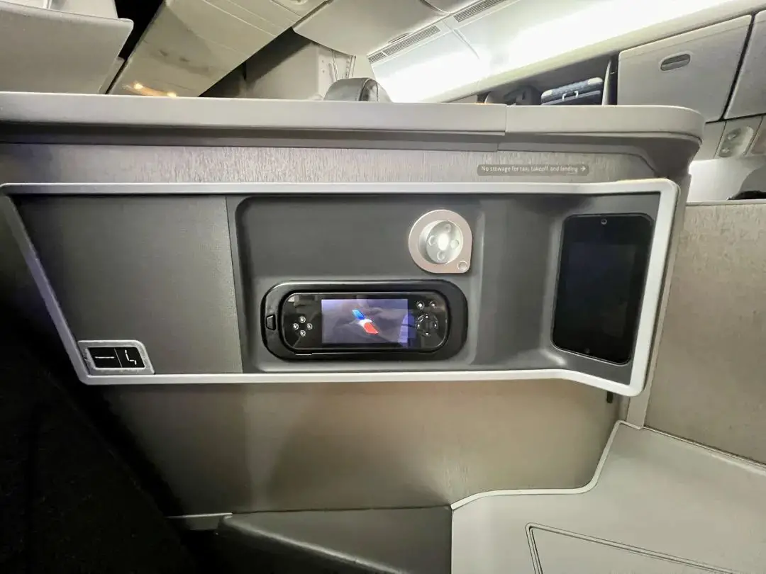 最奇葩的正反倒骑驴反鱼骨商务舱座位，哪家航司居然推出这种鬼才设计？