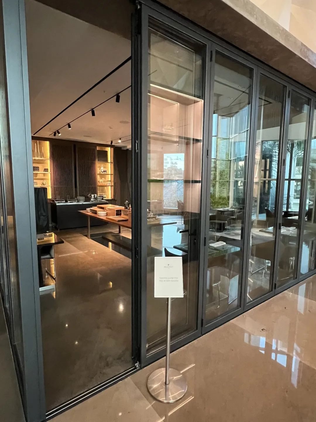 海景无敌但设计拉胯，不过Checkout之后还能洗澡让我没想到