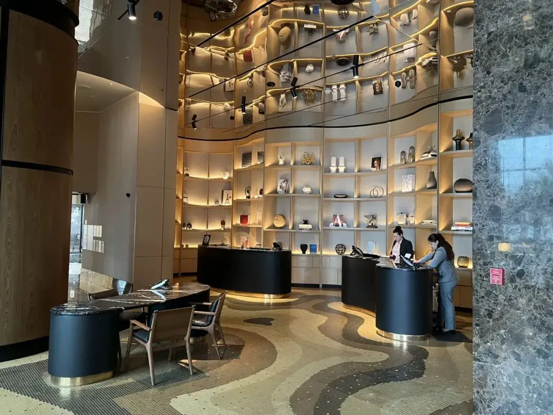 海景无敌但设计拉胯，不过Checkout之后还能洗澡让我没想到