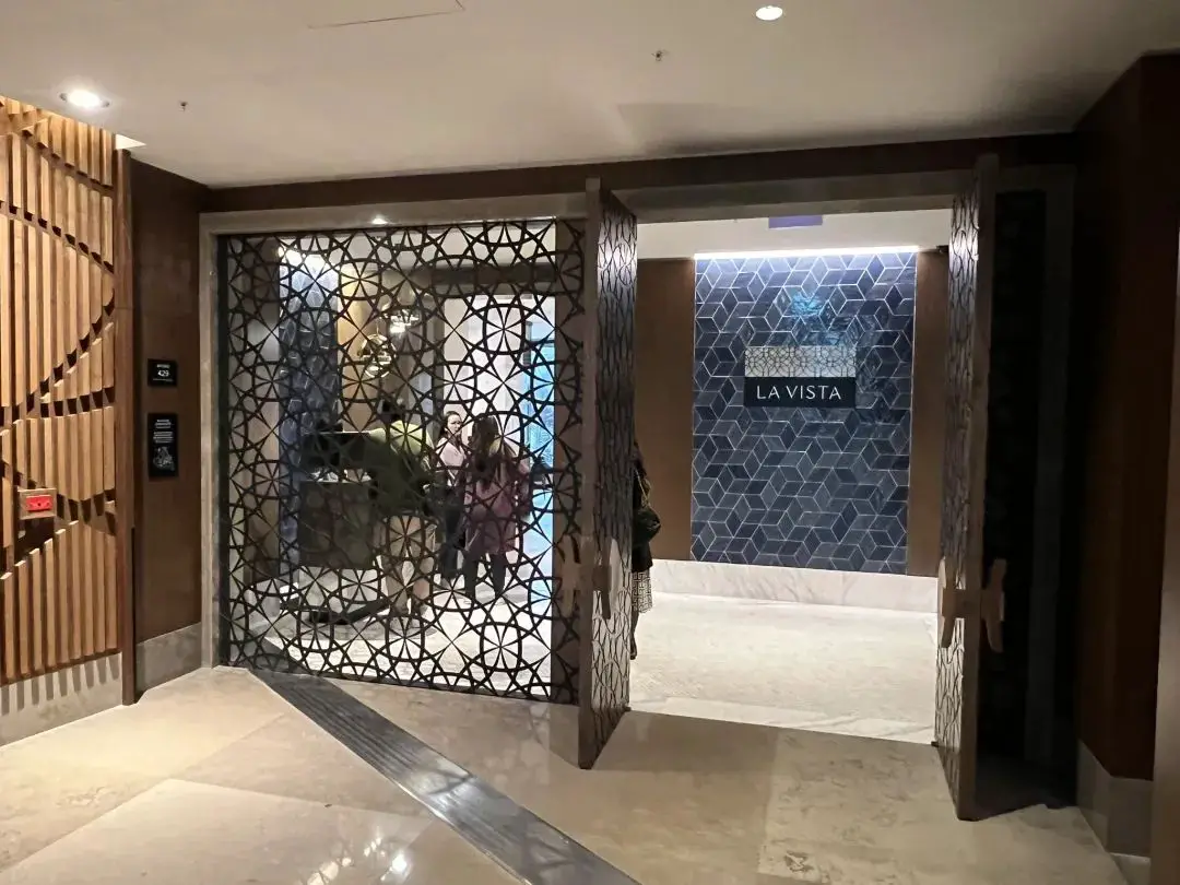 海景无敌但设计拉胯，不过Checkout之后还能洗澡让我没想到