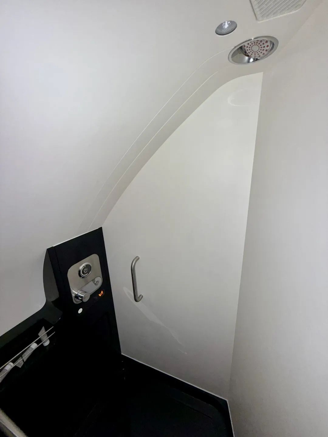 史上最强升舱!免费升至阿提哈德航空空中官邸,畅享空中三居室最奢华体验!土豪航司给我送上不可思议新年惊喜 12 史上最强升舱!免费升至空中官邸,畅享空中三居室最奢华体验!土豪航司给我送上不可思议新年惊喜