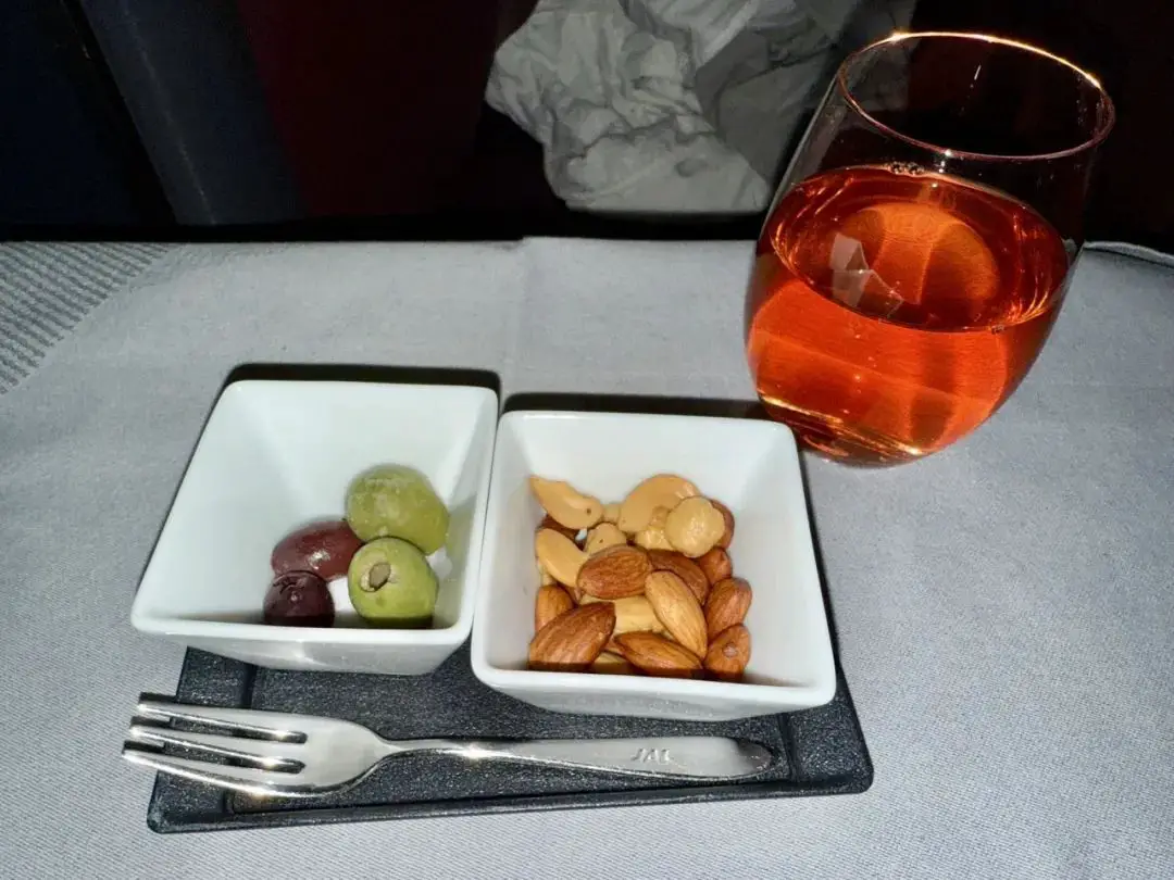 1000美元不到竟拿下亚美线最顶级套间商务舱!“无中生有”大法立大功 - 日本航空A350-1000(纽约 - 东京羽田)商务舱体验 32 1000美元不到竟拿下亚美线最顶级商务舱!“无中生有”大法立大功,实战体验惊喜重重