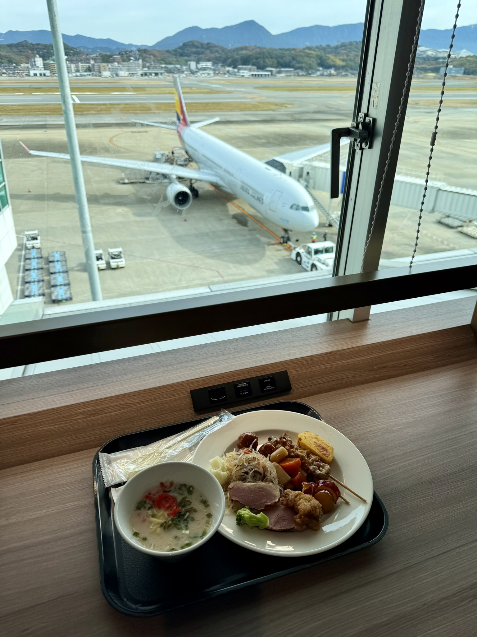 空中鼎泰丰牛肉面 - 长荣航空B787-10(福冈 - 台北 - 香港)商务舱体验 3 空中鼎泰丰牛肉面 - 长荣航空B787-10(福冈 - 台北 - 香港)商务舱体验