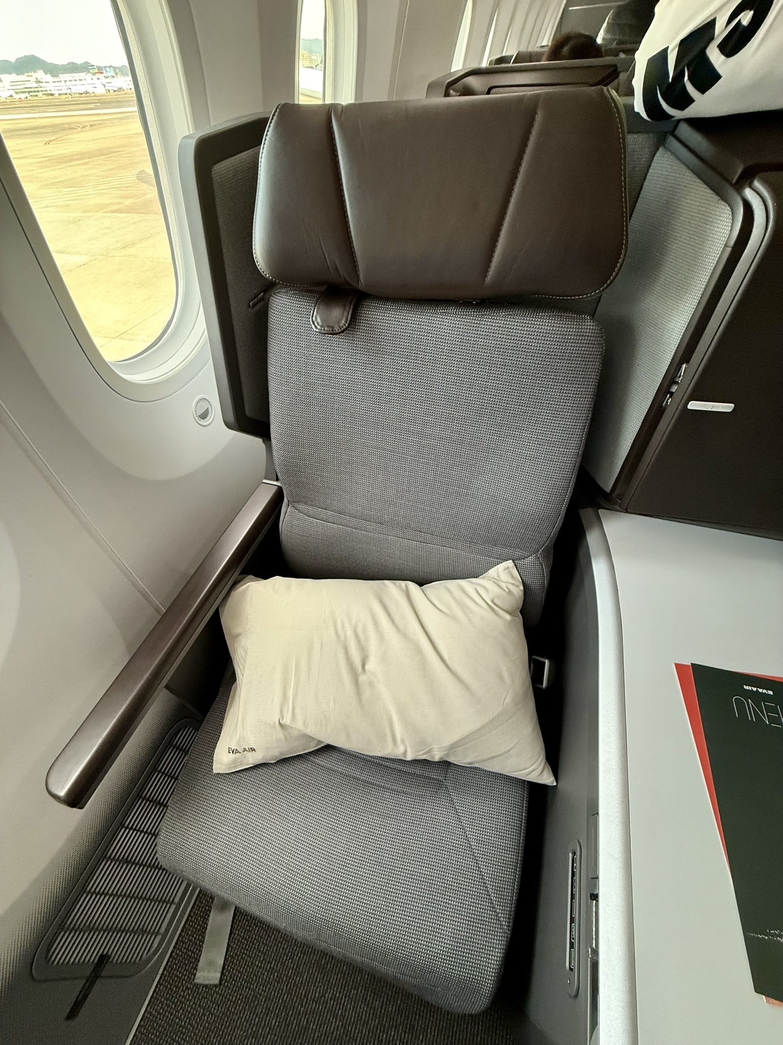 空中鼎泰丰牛肉面 - 长荣航空B787-10(福冈 - 台北 - 香港)商务舱体验 12 空中鼎泰丰牛肉面 - 长荣航空B787-10(福冈 - 台北 - 香港)商务舱体验