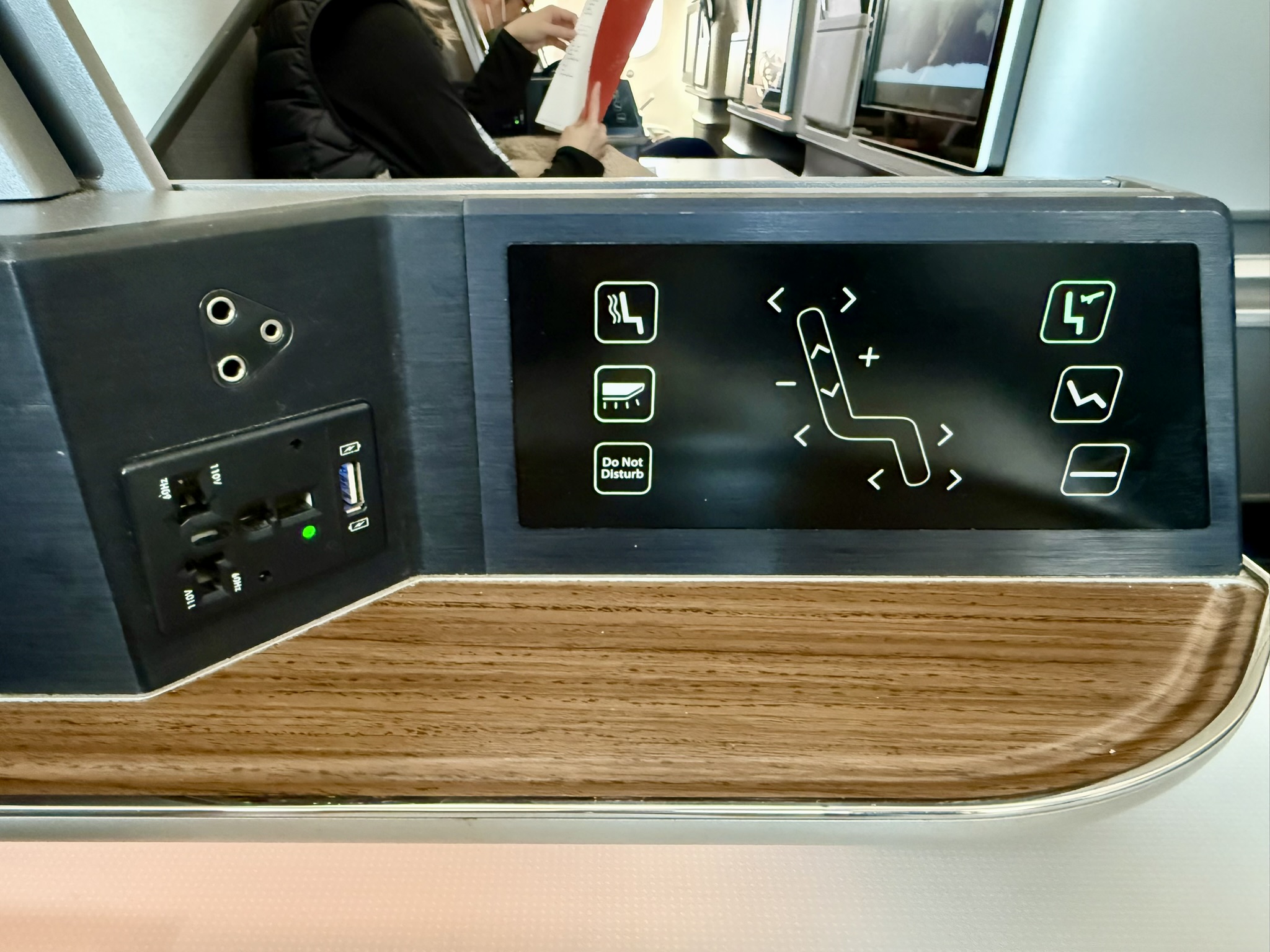 空中鼎泰丰牛肉面 - 长荣航空B787-10(福冈 - 台北 - 香港)商务舱体验 14 空中鼎泰丰牛肉面 - 长荣航空B787-10(福冈 - 台北 - 香港)商务舱体验