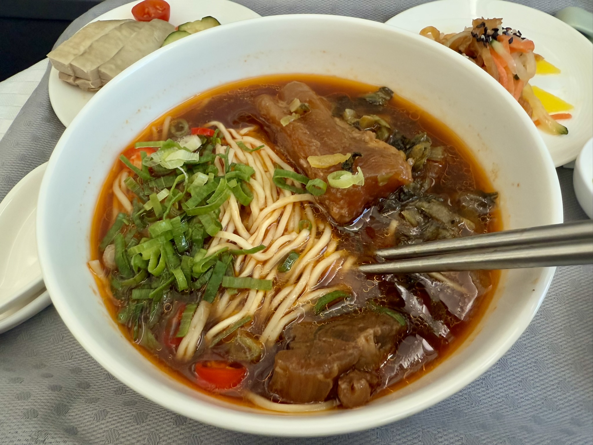 空中鼎泰丰牛肉面 - 长荣航空B787-10(福冈 - 台北 - 香港)商务舱体验 25 空中鼎泰丰牛肉面 - 长荣航空B787-10(福冈 - 台北 - 香港)商务舱体验