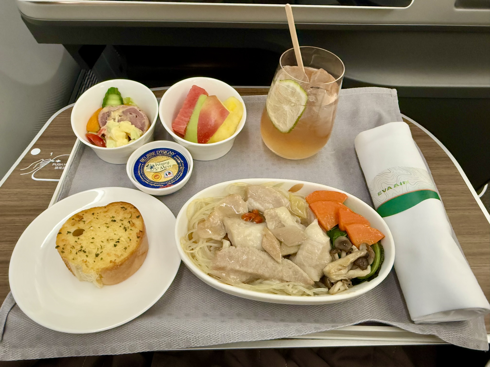 空中鼎泰丰牛肉面 - 长荣航空B787-10(福冈 - 台北 - 香港)商务舱体验 34 空中鼎泰丰牛肉面 - 长荣航空B787-10(福冈 - 台北 - 香港)商务舱体验