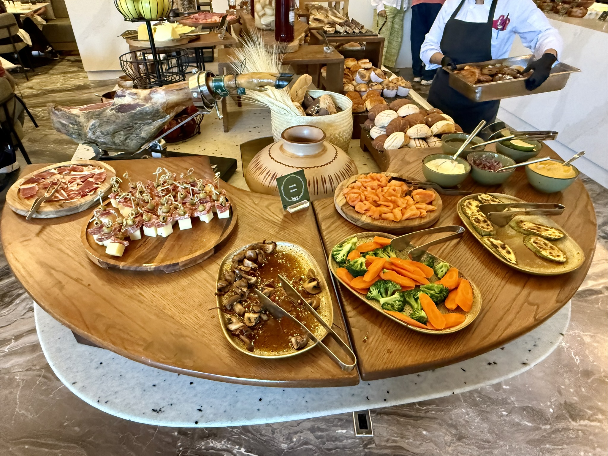 豪华地段,全面翻新——但又“大车店”的味道 - JW Marriott Hotel Mexico City Polanco入住体验 24 豪华地段,全面翻新——但又“大车店”的味道 - JW Marriott Hotel Mexico City Polanco入住体验
