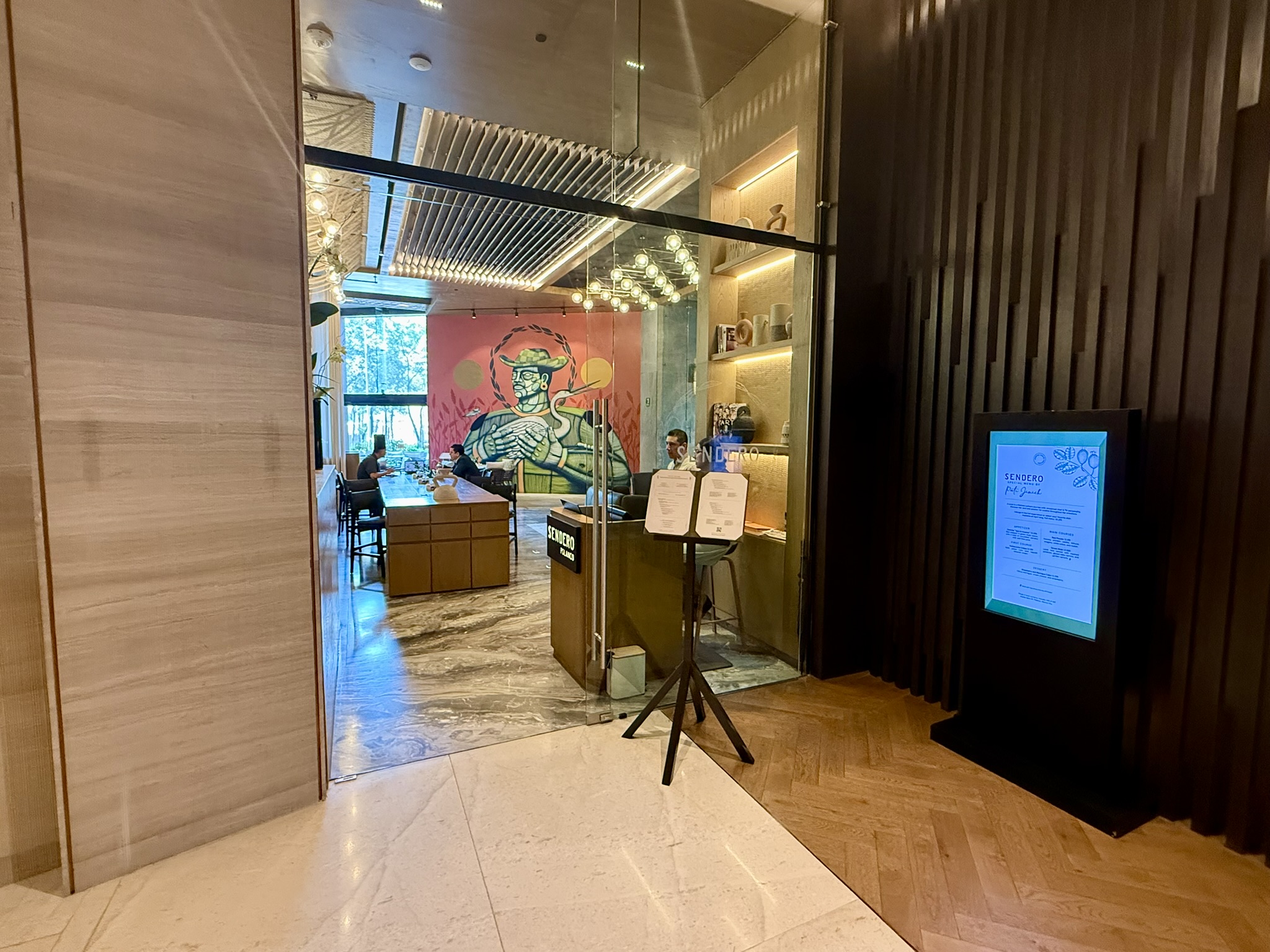 豪华地段,全面翻新——但又“大车店”的味道 - JW Marriott Hotel Mexico City Polanco入住体验 19 豪华地段,全面翻新——但又“大车店”的味道 - JW Marriott Hotel Mexico City Polanco入住体验