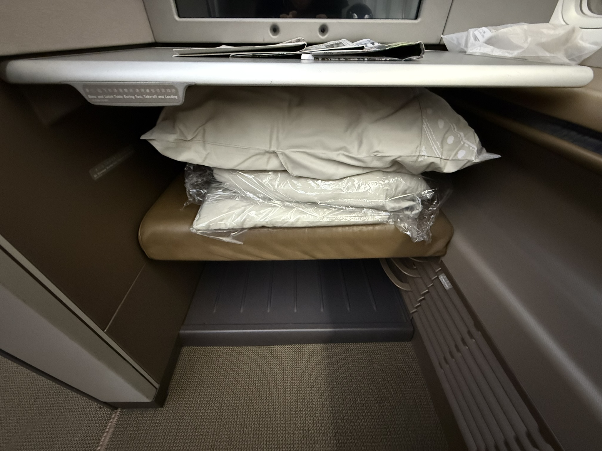 国航B747-8头等舱Bug票,16小时沉浸式飞行 - 国航B747-8 JFK – PEK(纽约 – 北京)头等舱体验 11 国航B747-8头等舱Bug票,16小时沉浸式飞行 - 国航B747-8 JFK – PEK(纽约 – 北京)头等舱体验