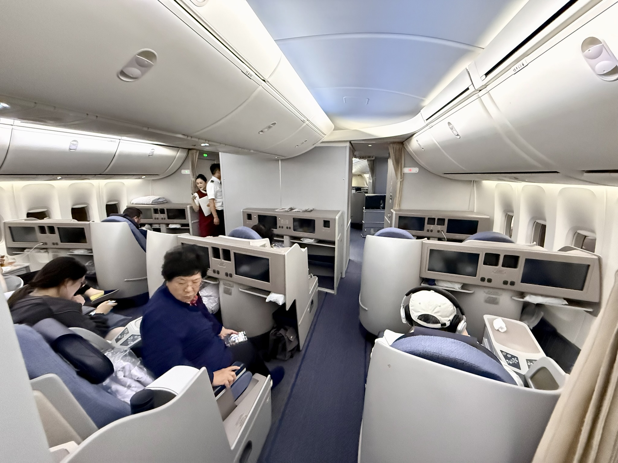 国航B747-8头等舱Bug票,16小时沉浸式飞行 - 国航B747-8 JFK – PEK(纽约 – 北京)头等舱体验 14 国航B747-8头等舱Bug票,16小时沉浸式飞行 - 国航B747-8 JFK – PEK(纽约 – 北京)头等舱体验