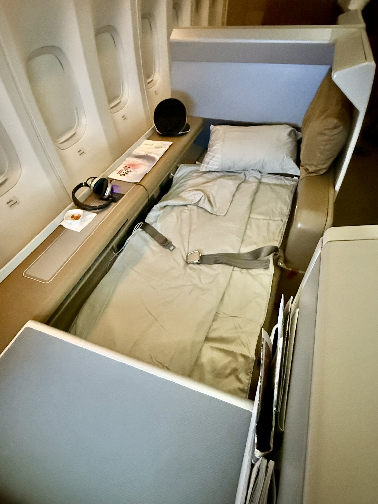 国航B747-8头等舱Bug票,16小时沉浸式飞行 - 国航B747-8 JFK – PEK(纽约 – 北京)头等舱体验 26 国航B747-8头等舱Bug票,16小时沉浸式飞行 - 国航B747-8 JFK – PEK(纽约 – 北京)头等舱体验