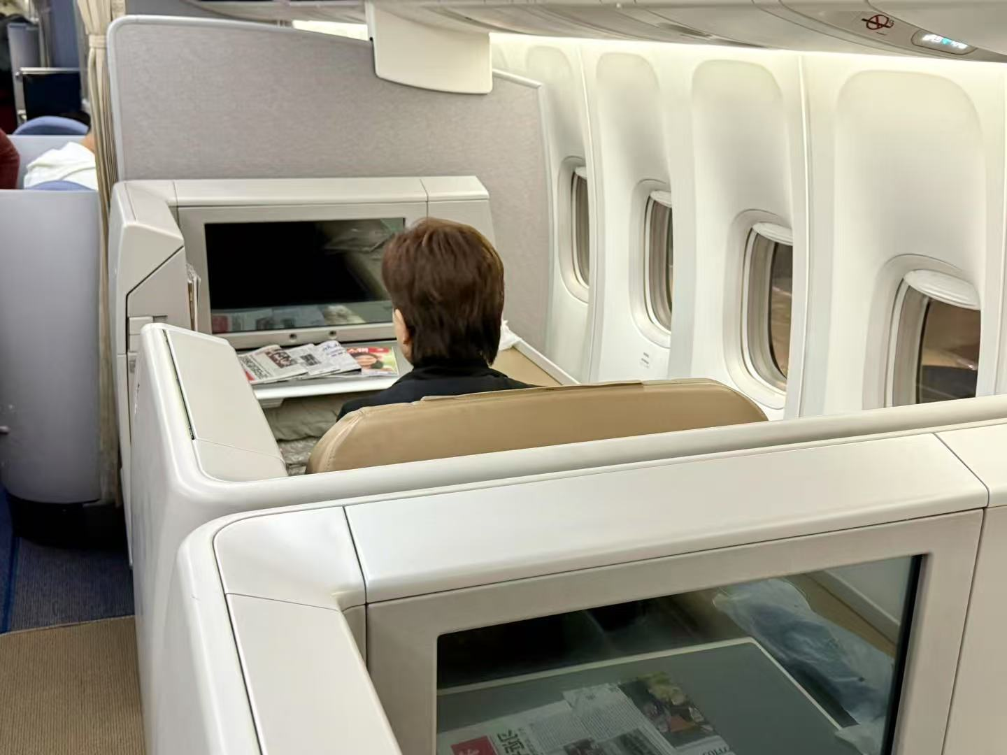 国航B747-8头等舱Bug票,16小时沉浸式飞行 - 国航B747-8 JFK – PEK(纽约 – 北京)头等舱体验 6 国航B747-8头等舱Bug票,16小时沉浸式飞行 - 国航B747-8 JFK – PEK(纽约 – 北京)头等舱体验