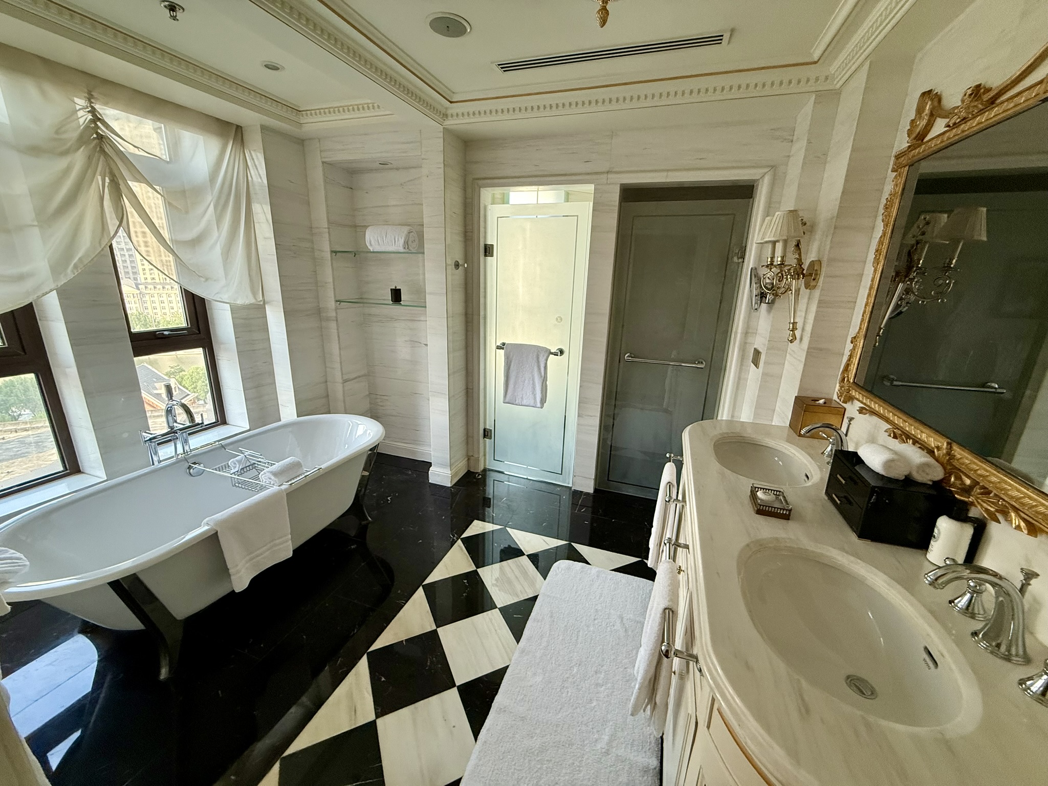 直升160平米欧式宫廷风格超大套房 - 天津丽思卡尔顿(The Ritz-Carlton, Tianjin)入住体验 15 直升160平米欧式宫廷风格超大套房 - 天津丽思卡尔顿(The Ritz-Carlton, Tianjin)入住体验