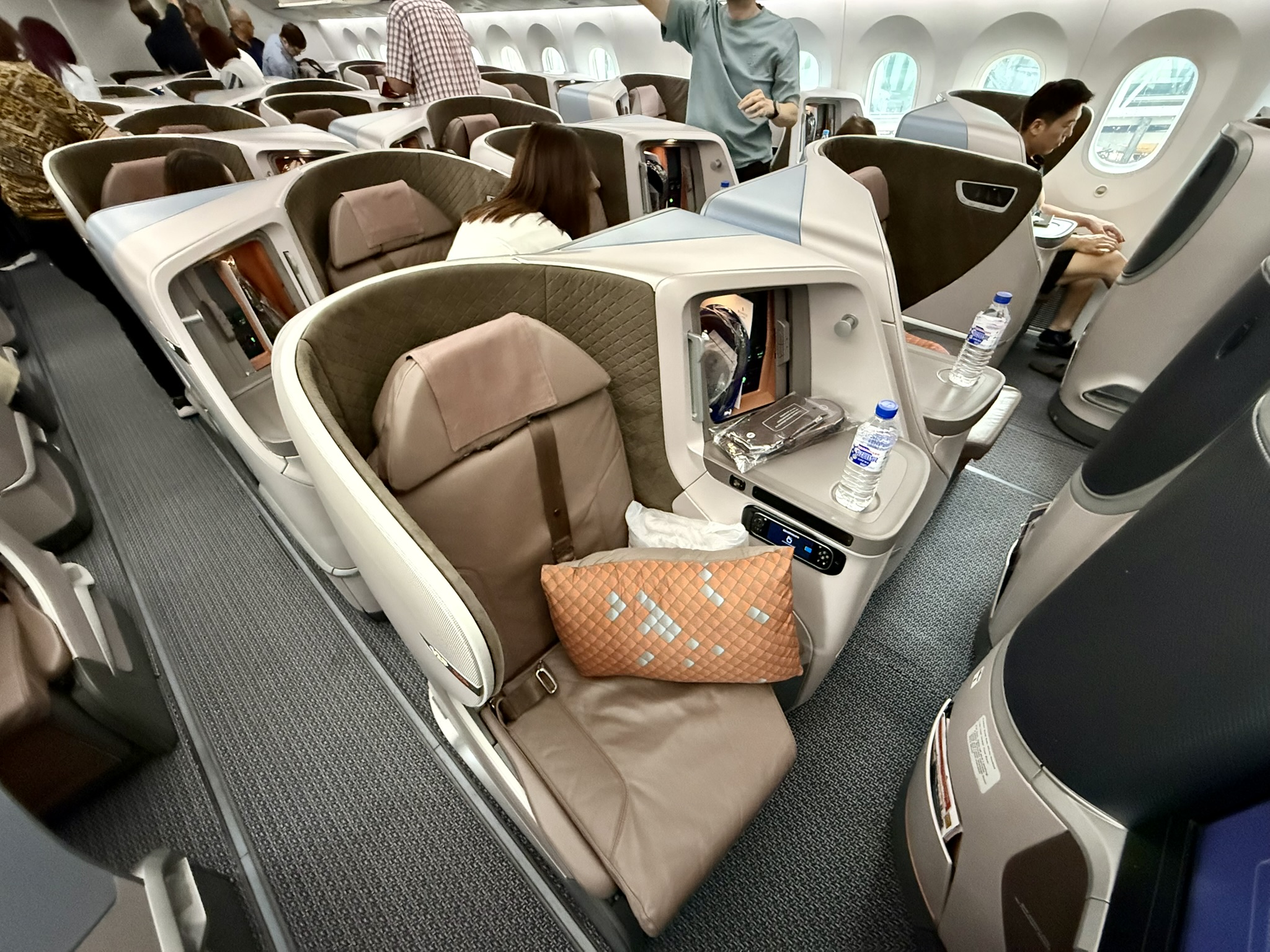 绝版兑换 & 全球最长航线的完美前奏 - 新航B787-10(广州 - 新加坡)商务舱体验 12 绝版兑换 & 全球最长航线的完美前奏 - 新航B787-10(广州 - 新加坡)商务舱体验