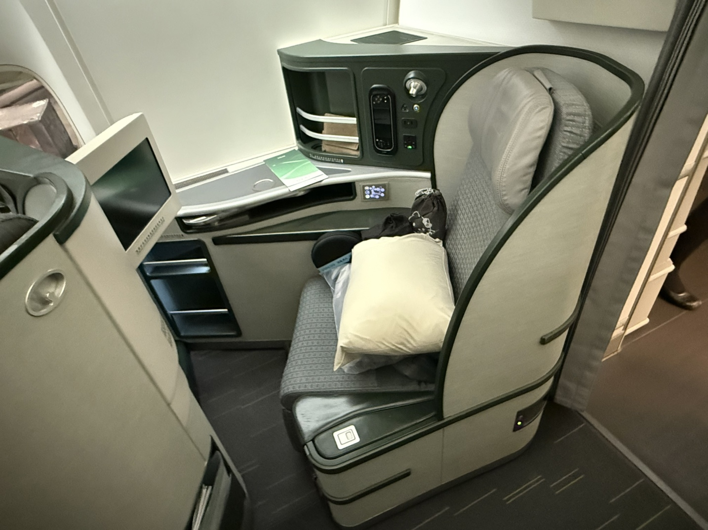 突发紧急回国实战！长荣商务舱里程票化解危机，一天之内出票+出发，还顺利搞定非联程台湾转机！