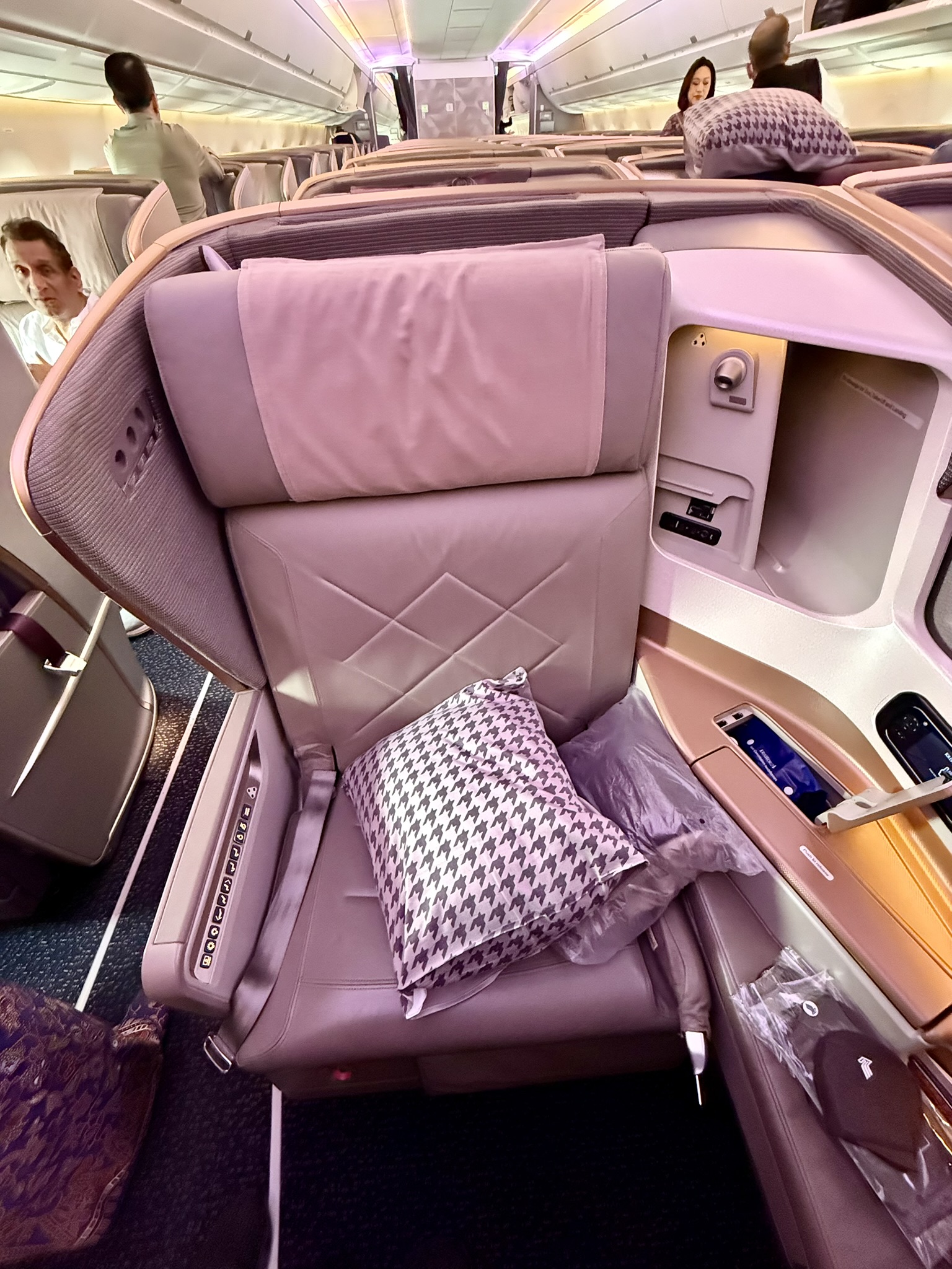 全球最长航班18小时马拉松飞行 – 新航A350-900ULR（新加坡 – 新加坡）商务舱体验