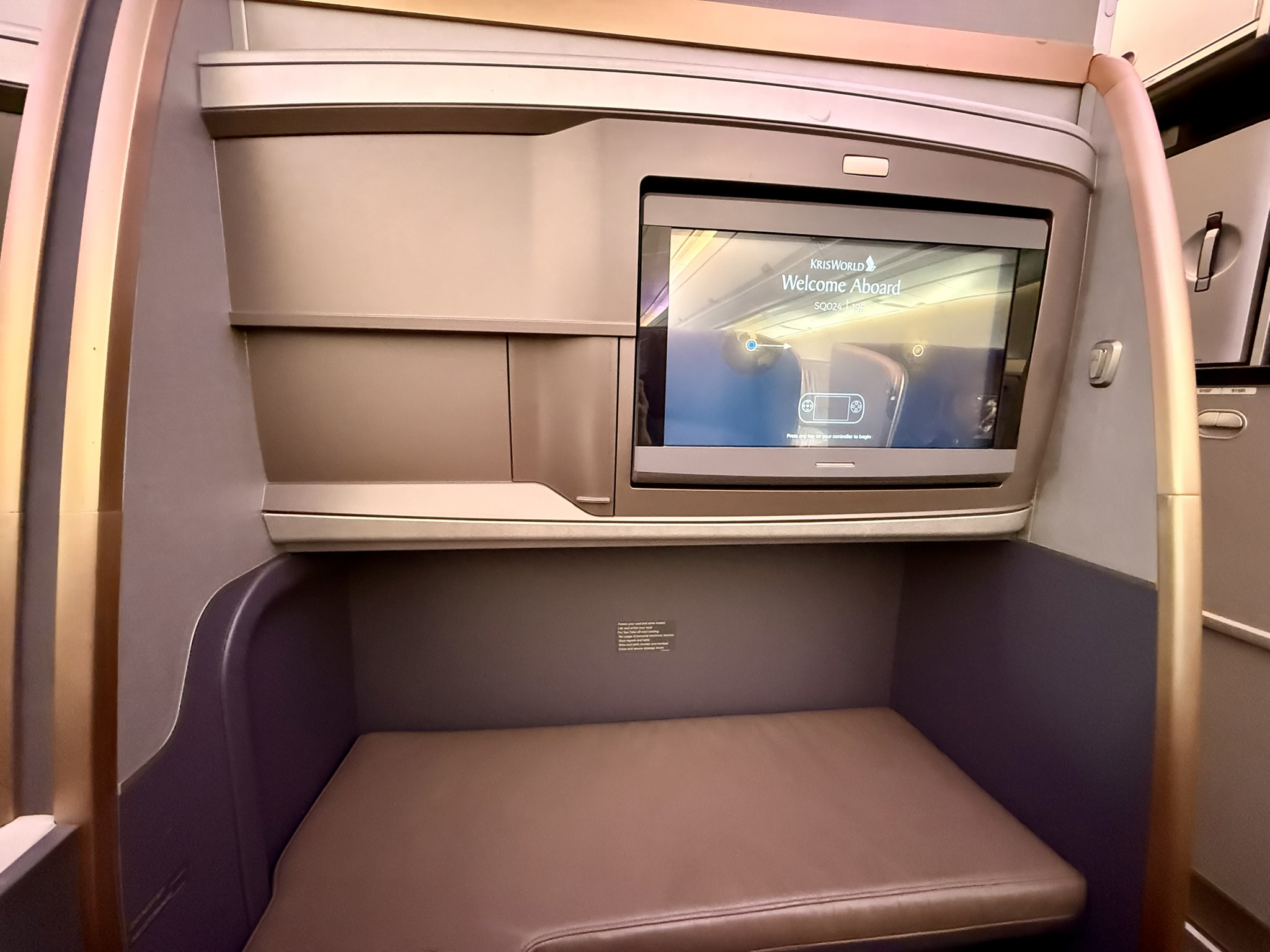 全球最长航班18小时马拉松飞行 – 新航A350-900ULR（新加坡 – 新加坡）商务舱体验