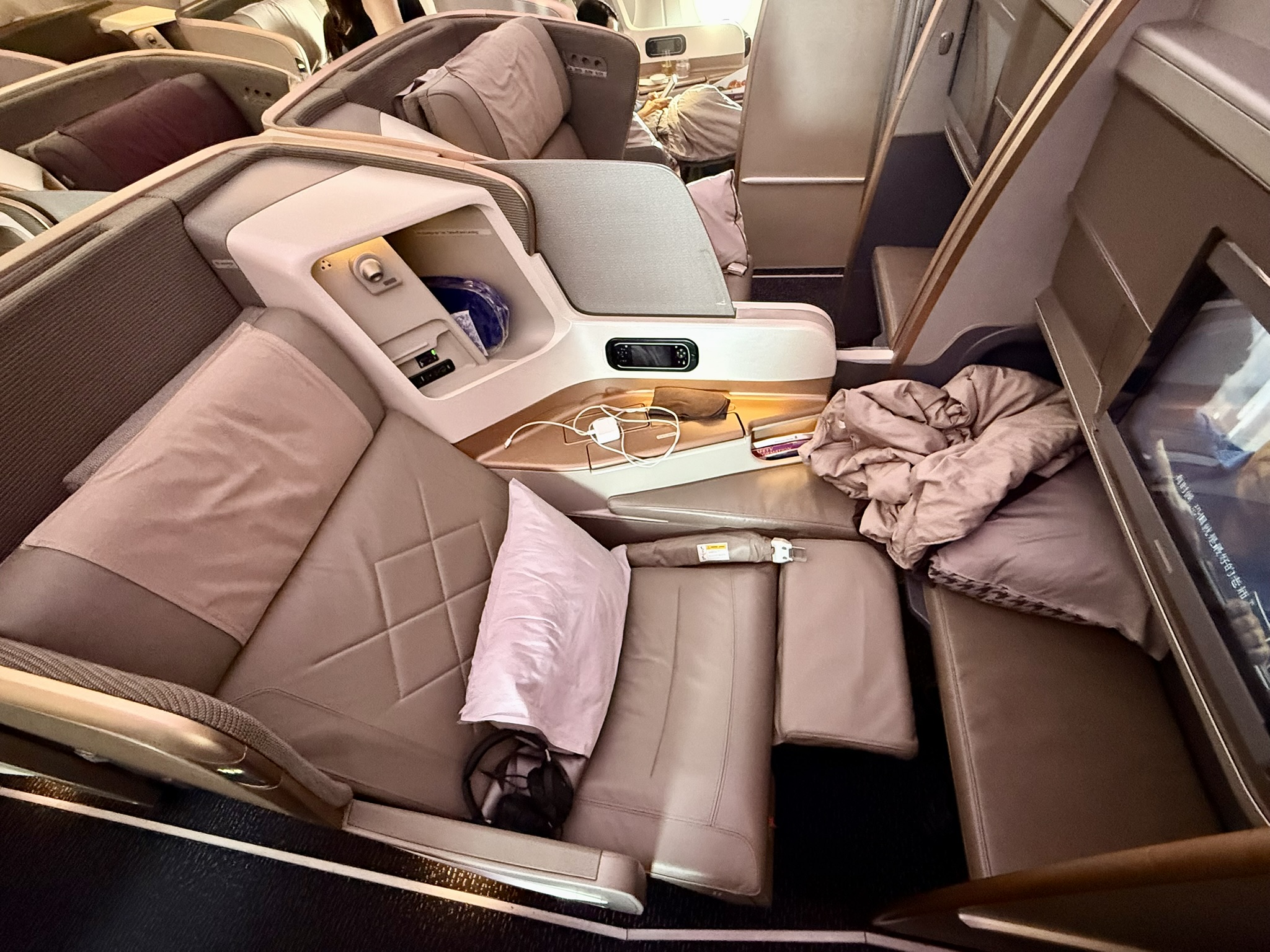 全球最长航班18小时马拉松飞行 – 新航A350-900ULR（新加坡 – 新加坡）商务舱体验