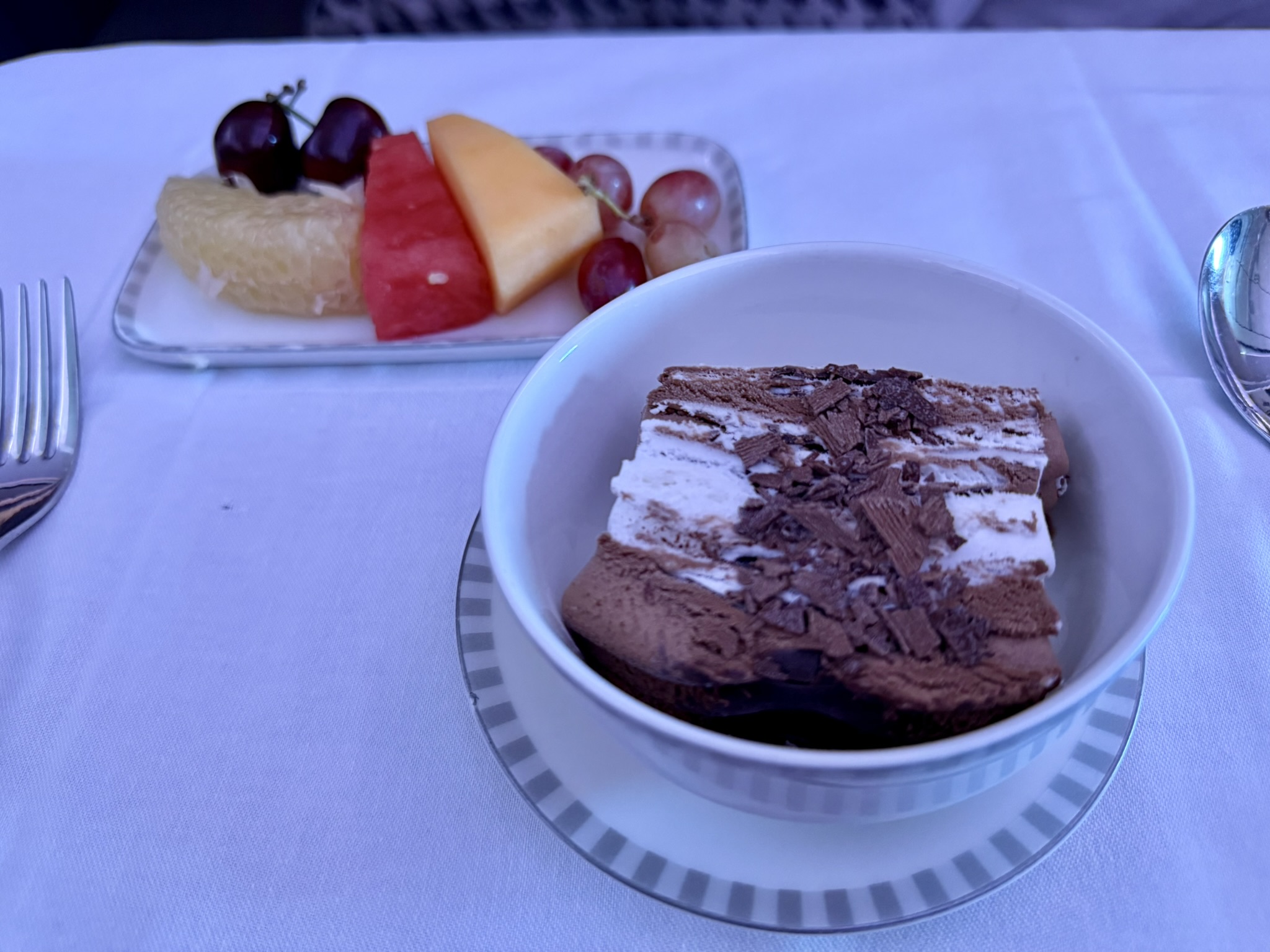 全球最长航班18小时马拉松飞行 – 新航A350-900ULR（新加坡 – 新加坡）商务舱体验