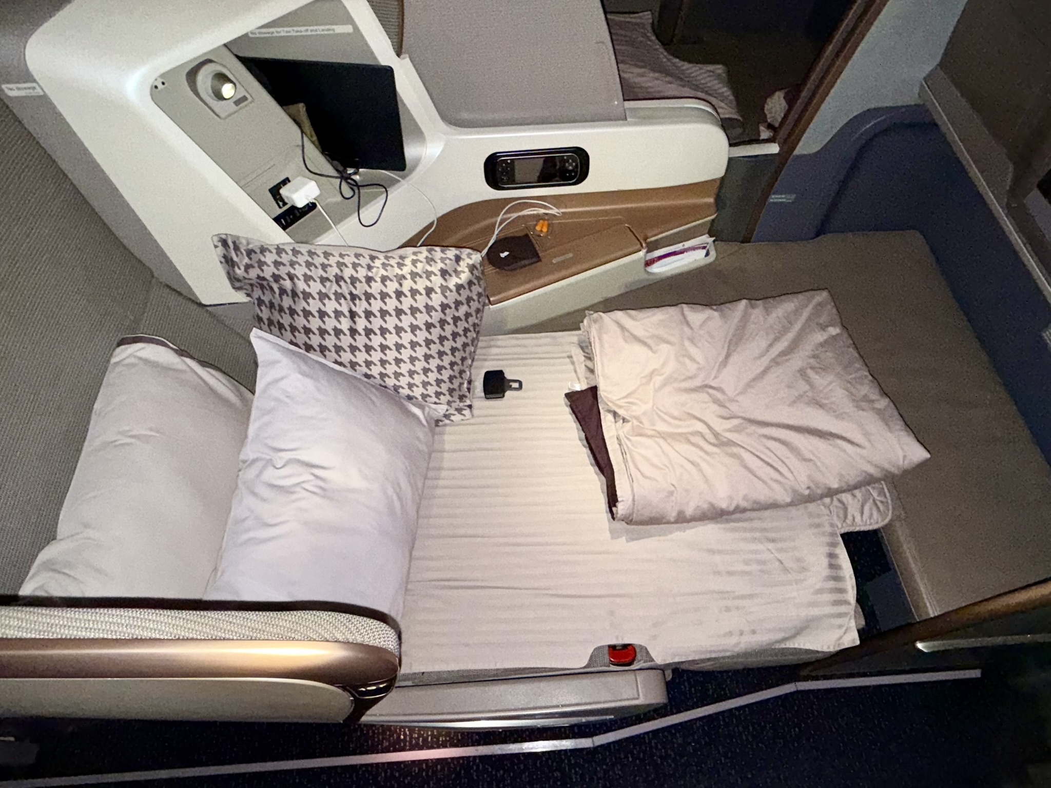 全球最长航班18小时马拉松飞行 – 新航A350-900ULR（新加坡 – 新加坡）商务舱体验