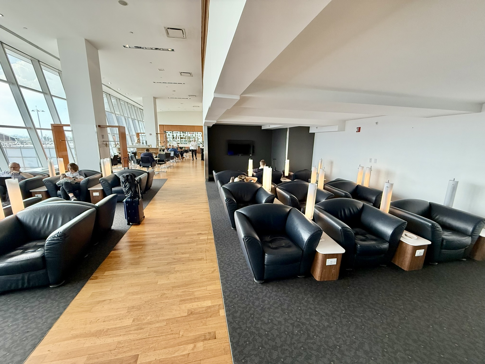 说走就走的A380头等舱：12小时连刷汉莎航空两大顶奢头等舱休息室，还能在休息室过海关入境？！