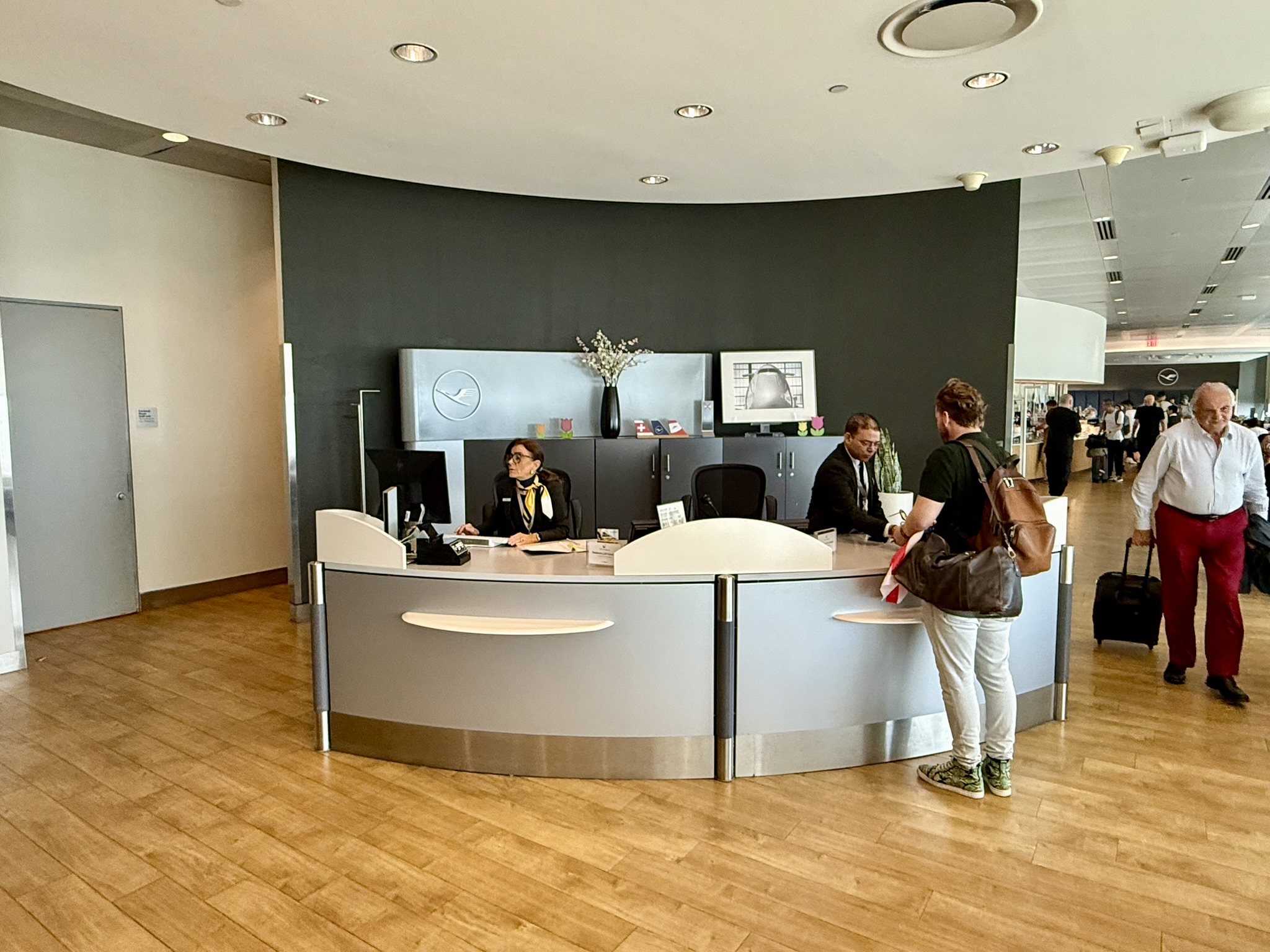 说走就走的A380头等舱：12小时连刷汉莎航空两大顶奢头等舱休息室，还能在休息室过海关入境？！