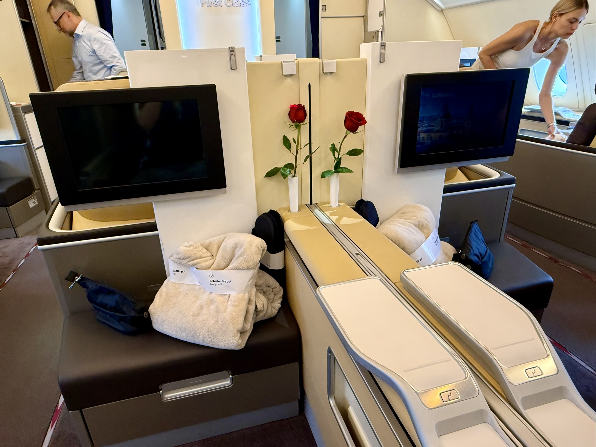 A380头等舱的独特快乐,临期说走就走 - 汉莎A380-800(纽约JFK - 慕尼黑)头等舱体验 8 A380头等舱的独特快乐,临期说走就走 - 汉莎A380-800(纽约JFK - 慕尼黑)头等舱体验