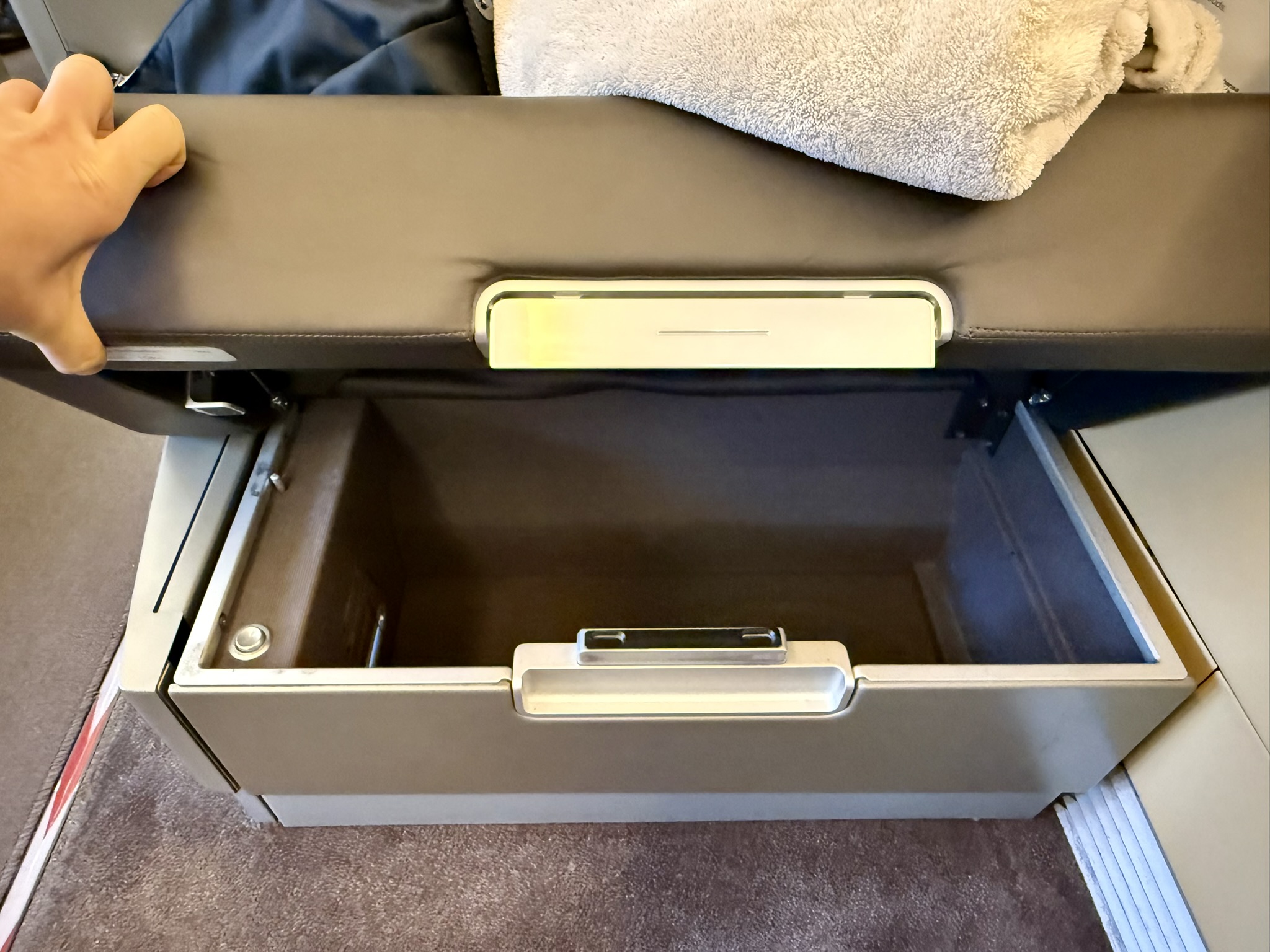 A380头等舱的独特快乐,临期说走就走 - 汉莎A380-800(纽约JFK - 慕尼黑)头等舱体验 14 A380头等舱的独特快乐,临期说走就走 - 汉莎A380-800(纽约JFK - 慕尼黑)头等舱体验