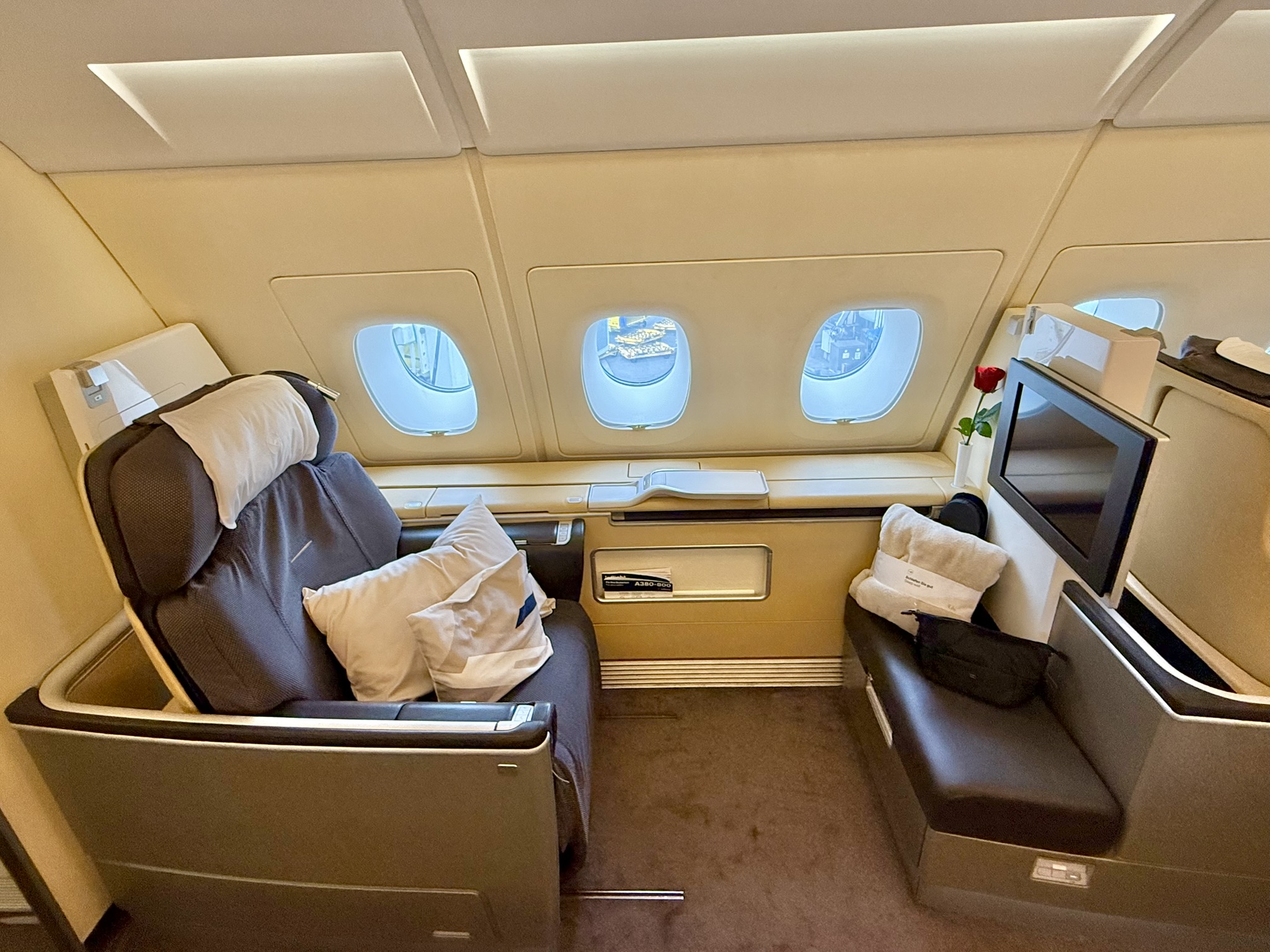 A380头等舱的独特快乐,临期说走就走 - 汉莎A380-800(纽约JFK - 慕尼黑)头等舱体验 6 A380头等舱的独特快乐,临期说走就走 - 汉莎A380-800(纽约JFK - 慕尼黑)头等舱体验