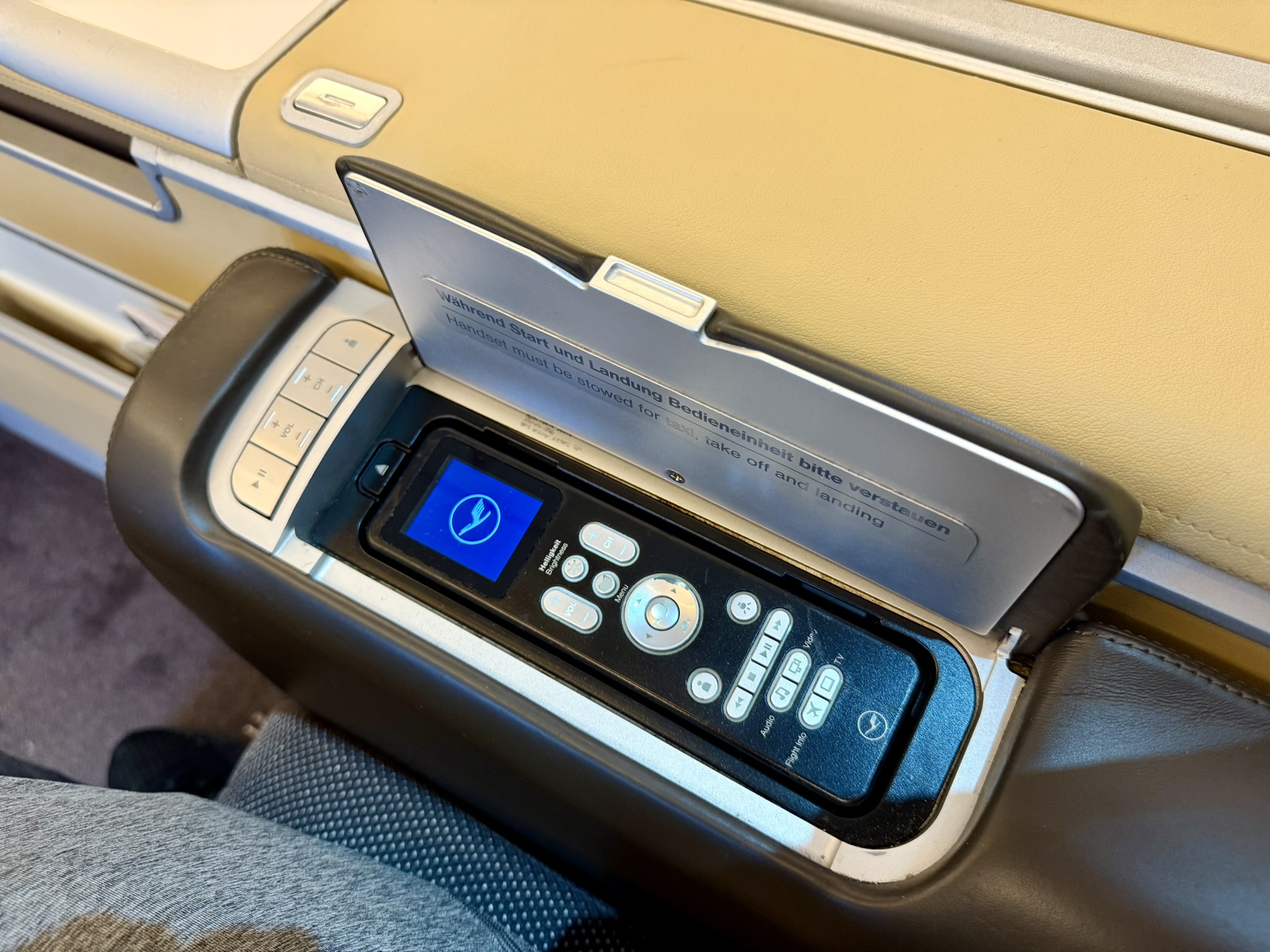 A380头等舱的独特快乐,临期说走就走 - 汉莎A380-800(纽约JFK - 慕尼黑)头等舱体验 11 A380头等舱的独特快乐,临期说走就走 - 汉莎A380-800(纽约JFK - 慕尼黑)头等舱体验