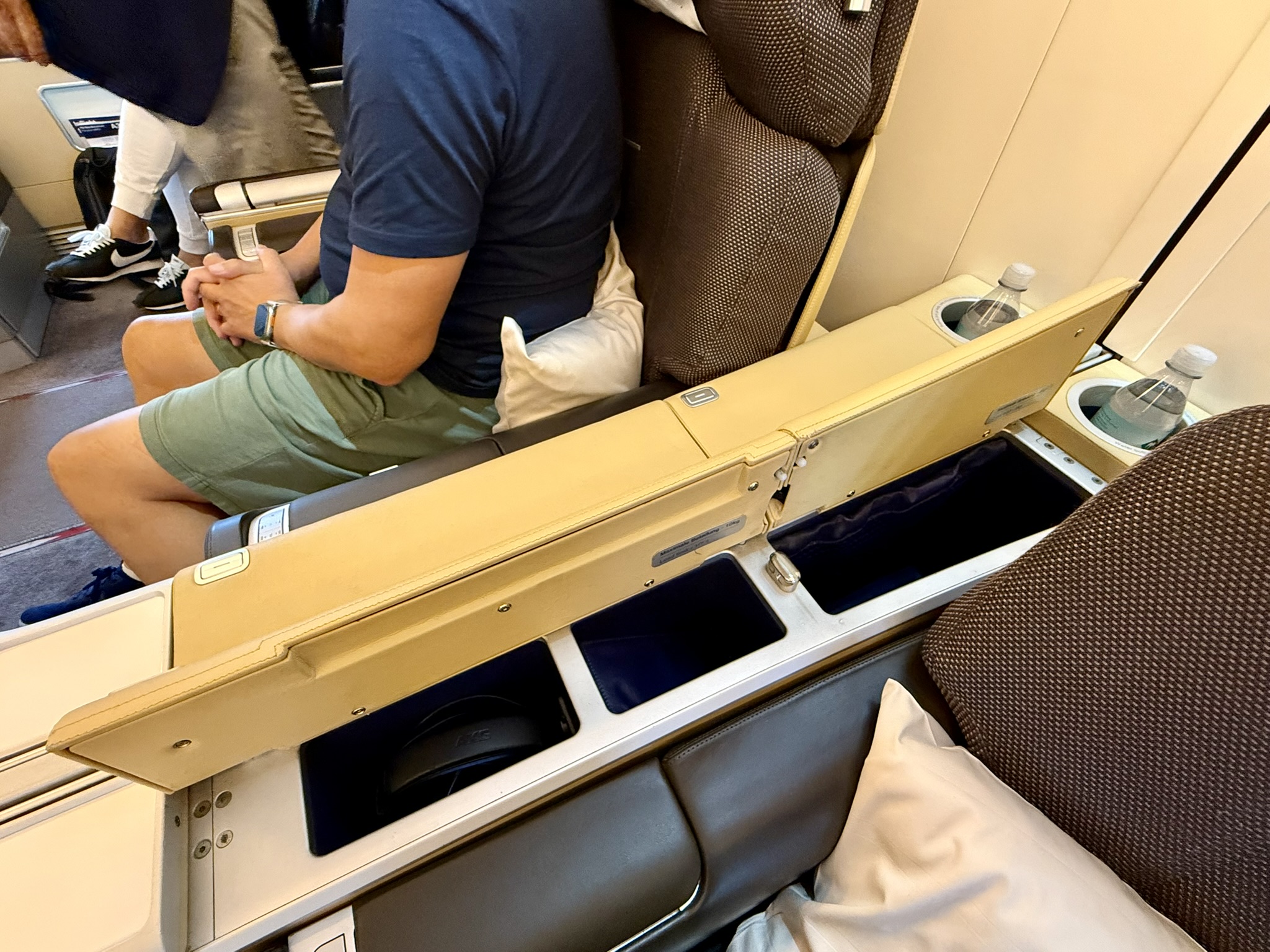 A380头等舱的独特快乐,临期说走就走 - 汉莎A380-800(纽约JFK - 慕尼黑)头等舱体验 15 A380头等舱的独特快乐,临期说走就走 - 汉莎A380-800(纽约JFK - 慕尼黑)头等舱体验