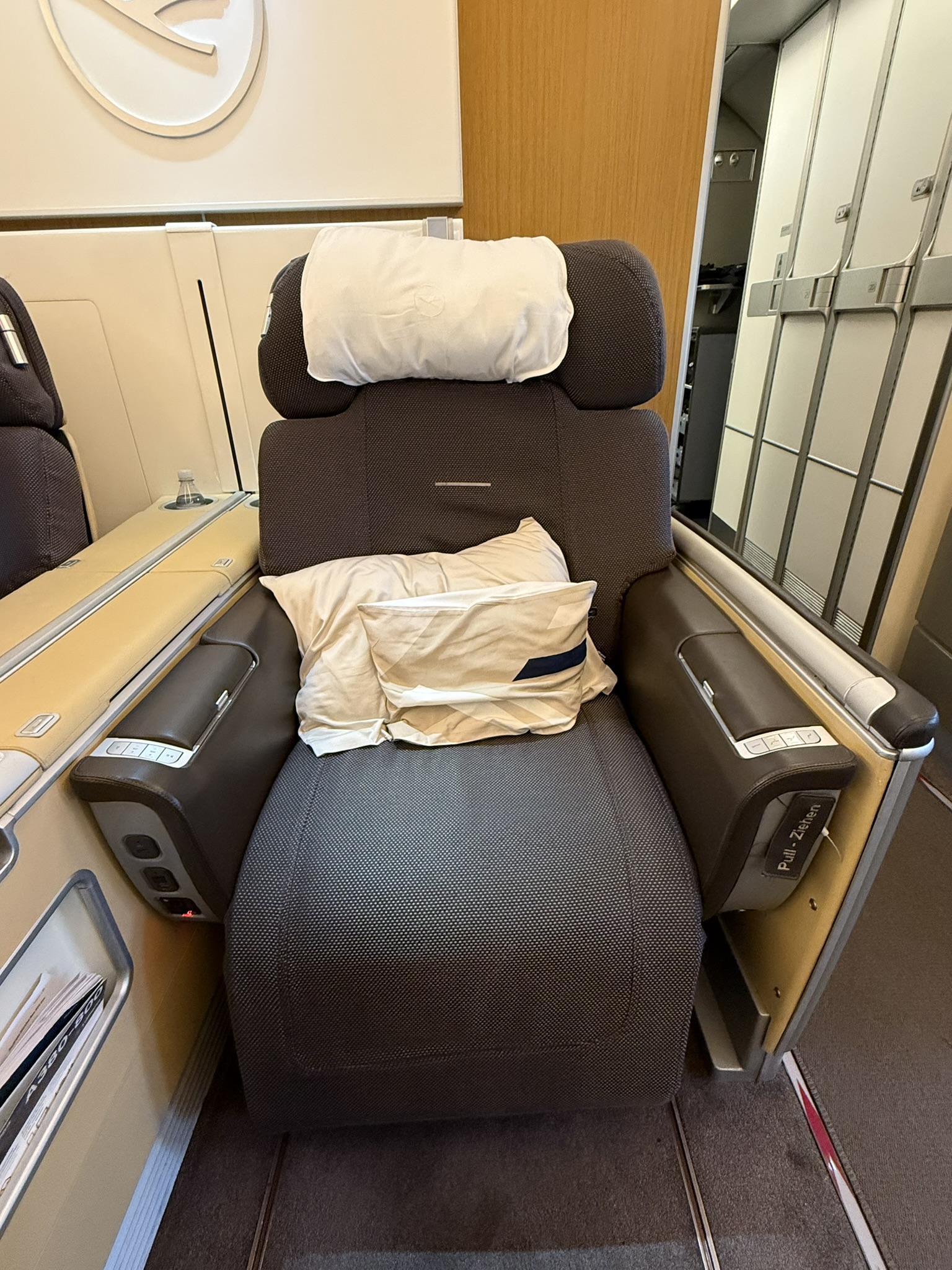 A380头等舱的独特快乐,临期说走就走 - 汉莎A380-800(纽约JFK - 慕尼黑)头等舱体验 7 A380头等舱的独特快乐,临期说走就走 - 汉莎A380-800(纽约JFK - 慕尼黑)头等舱体验