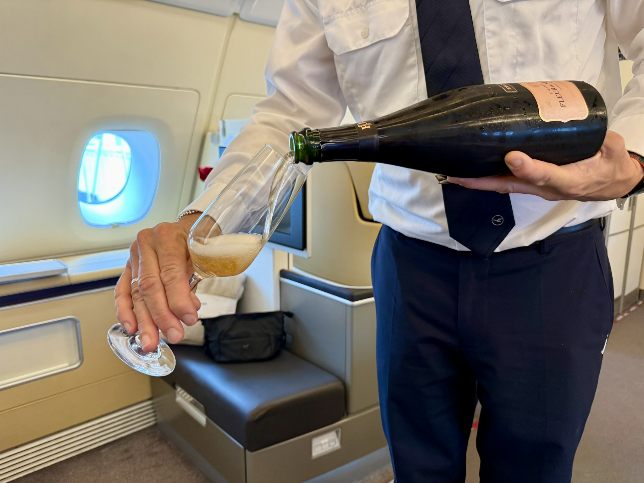 A380头等舱的独特快乐,临期说走就走 - 汉莎A380-800(纽约JFK - 慕尼黑)头等舱体验 25 A380头等舱的独特快乐,临期说走就走 - 汉莎A380-800(纽约JFK - 慕尼黑)头等舱体验