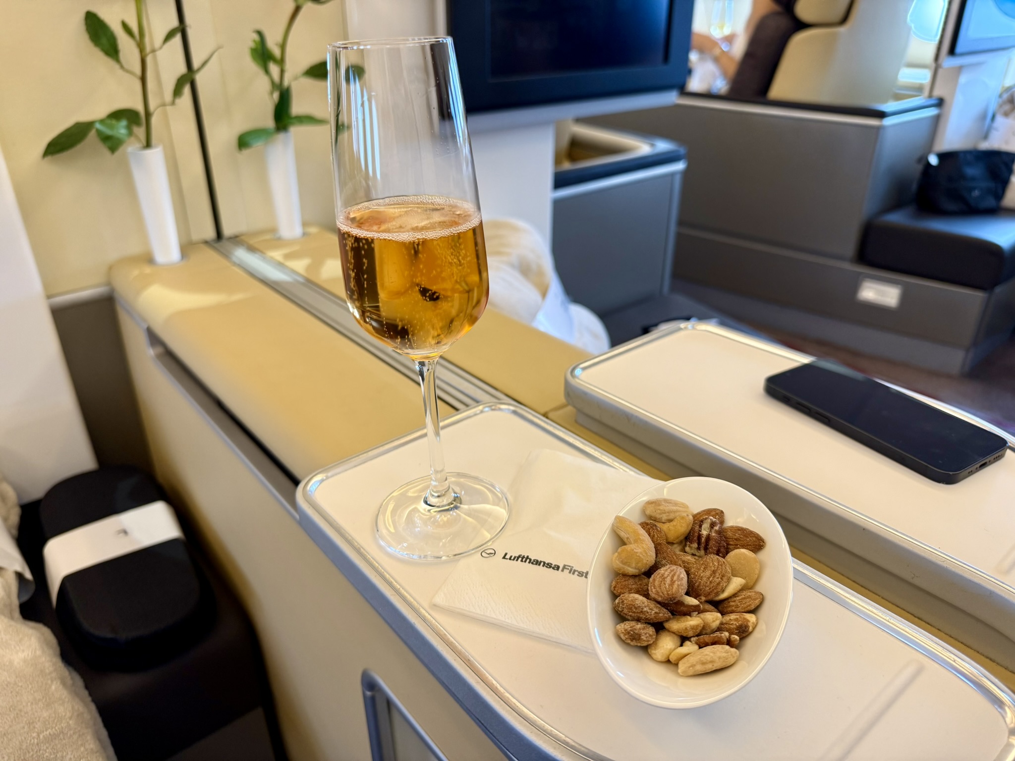 A380头等舱的独特快乐,临期说走就走 - 汉莎A380-800(纽约JFK - 慕尼黑)头等舱体验 26 A380头等舱的独特快乐,临期说走就走 - 汉莎A380-800(纽约JFK - 慕尼黑)头等舱体验