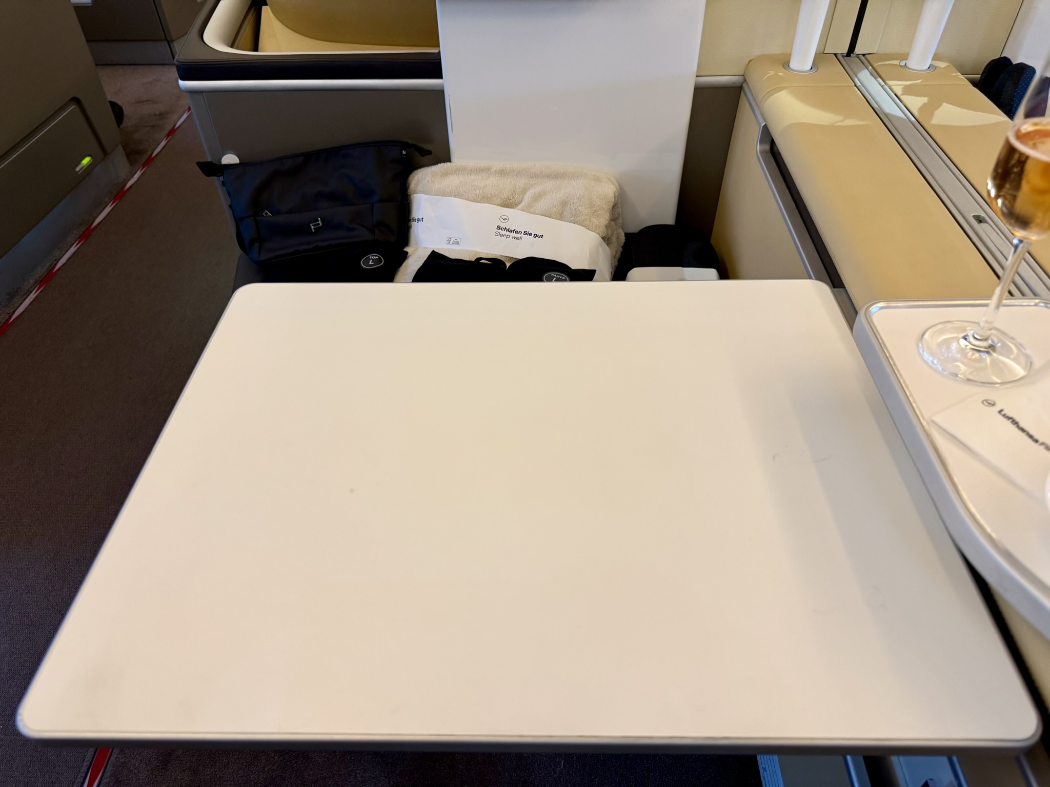 A380头等舱的独特快乐,临期说走就走 - 汉莎A380-800(纽约JFK - 慕尼黑)头等舱体验 16 A380头等舱的独特快乐,临期说走就走 - 汉莎A380-800(纽约JFK - 慕尼黑)头等舱体验