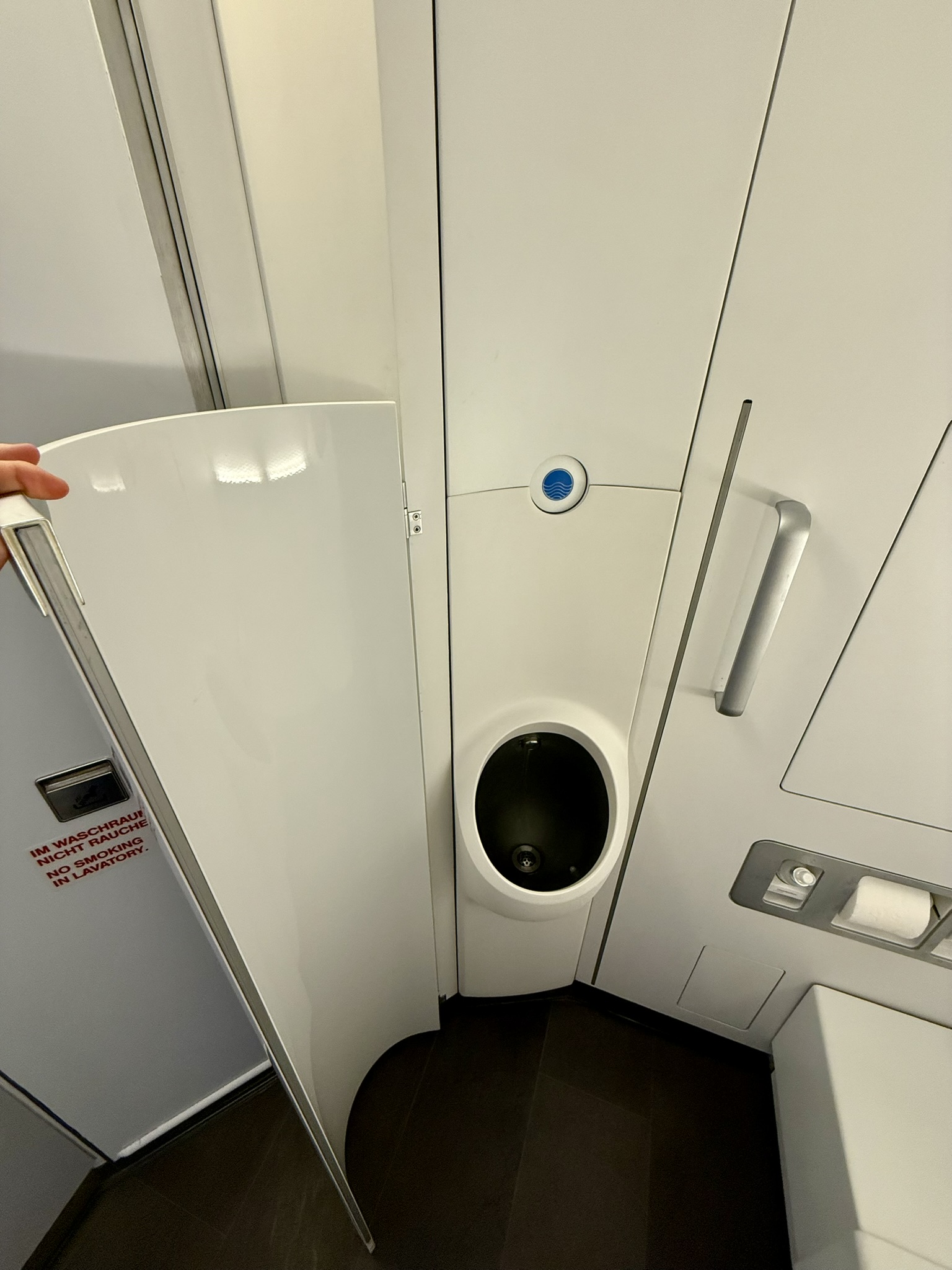 A380头等舱的独特快乐,临期说走就走 - 汉莎A380-800(纽约JFK - 慕尼黑)头等舱体验 19 A380头等舱的独特快乐,临期说走就走 - 汉莎A380-800(纽约JFK - 慕尼黑)头等舱体验