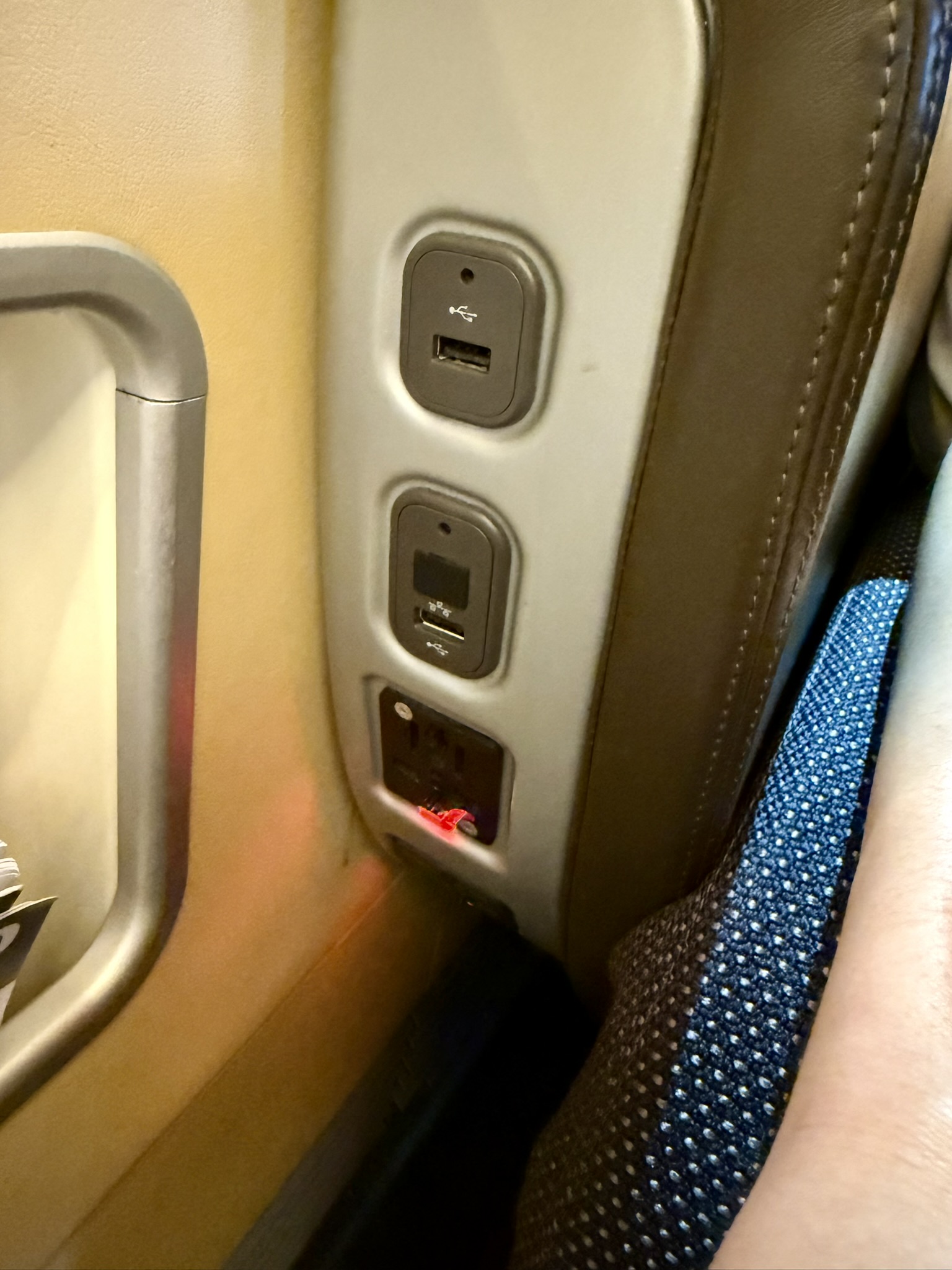 A380头等舱的独特快乐,临期说走就走 - 汉莎A380-800(纽约JFK - 慕尼黑)头等舱体验 13 A380头等舱的独特快乐,临期说走就走 - 汉莎A380-800(纽约JFK - 慕尼黑)头等舱体验