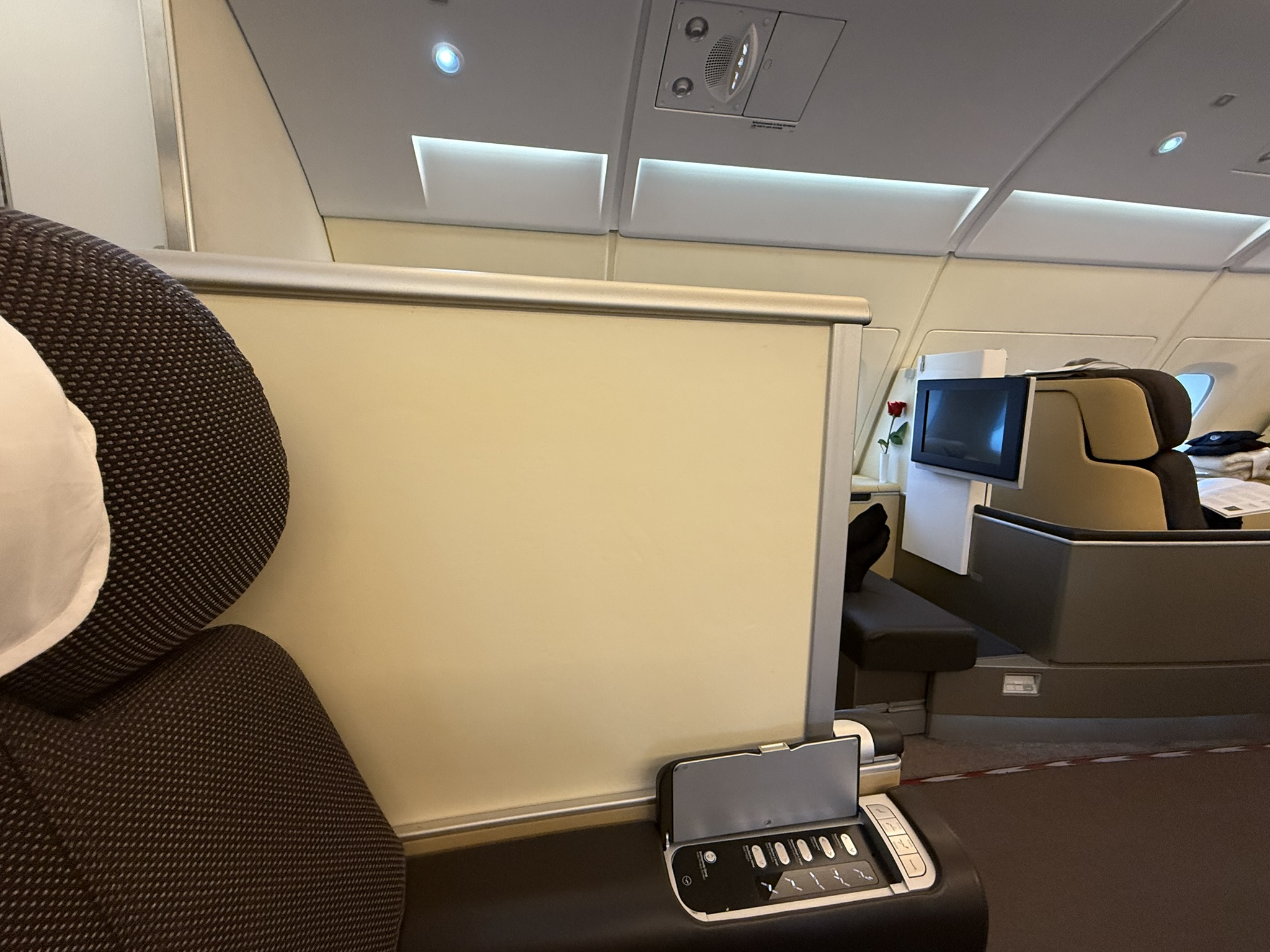 A380头等舱的独特快乐,临期说走就走 - 汉莎A380-800(纽约JFK - 慕尼黑)头等舱体验 17 A380头等舱的独特快乐,临期说走就走 - 汉莎A380-800(纽约JFK - 慕尼黑)头等舱体验