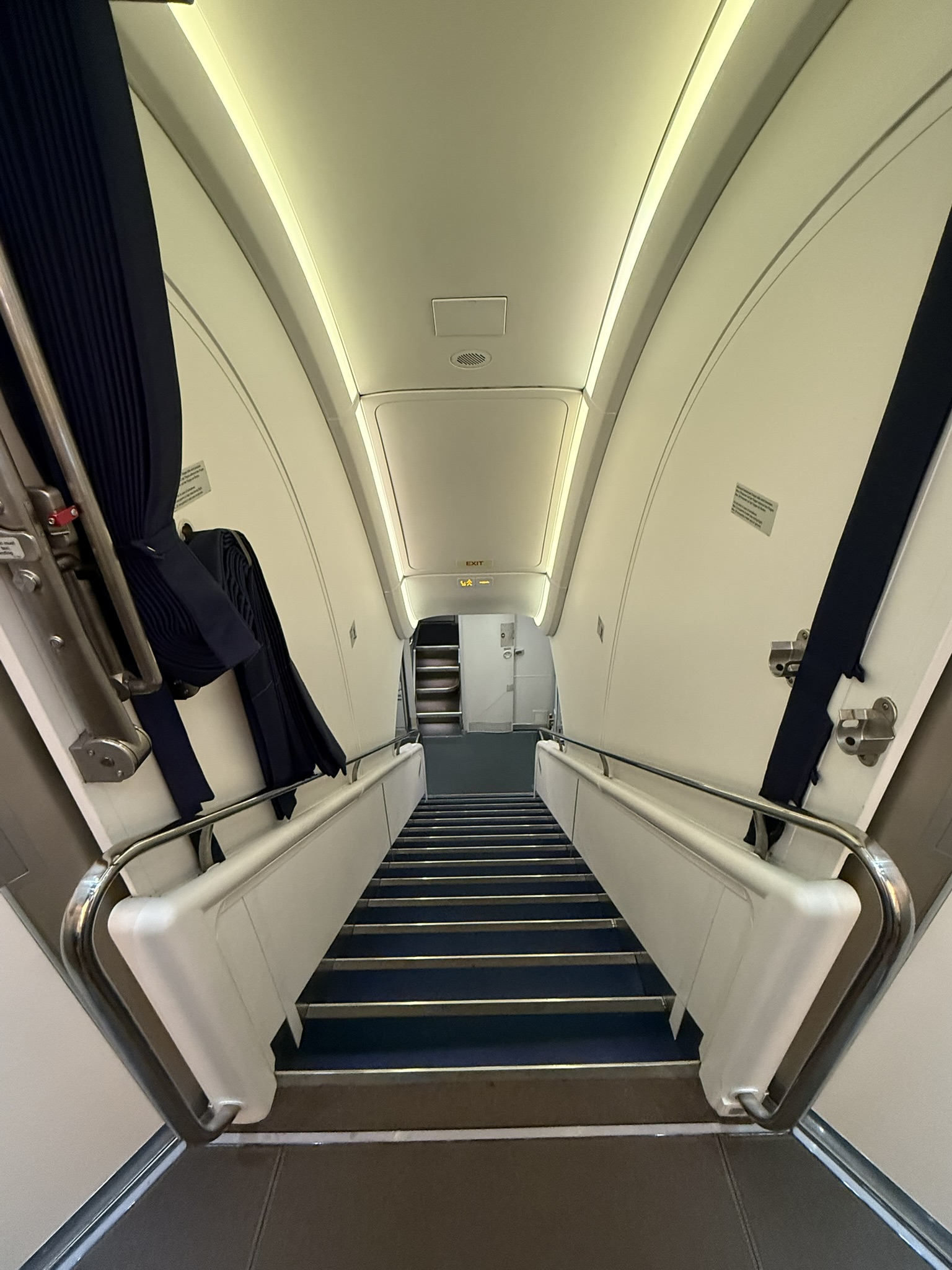 A380头等舱的独特快乐,临期说走就走 - 汉莎A380-800(纽约JFK - 慕尼黑)头等舱体验 20 A380头等舱的独特快乐,临期说走就走 - 汉莎A380-800(纽约JFK - 慕尼黑)头等舱体验